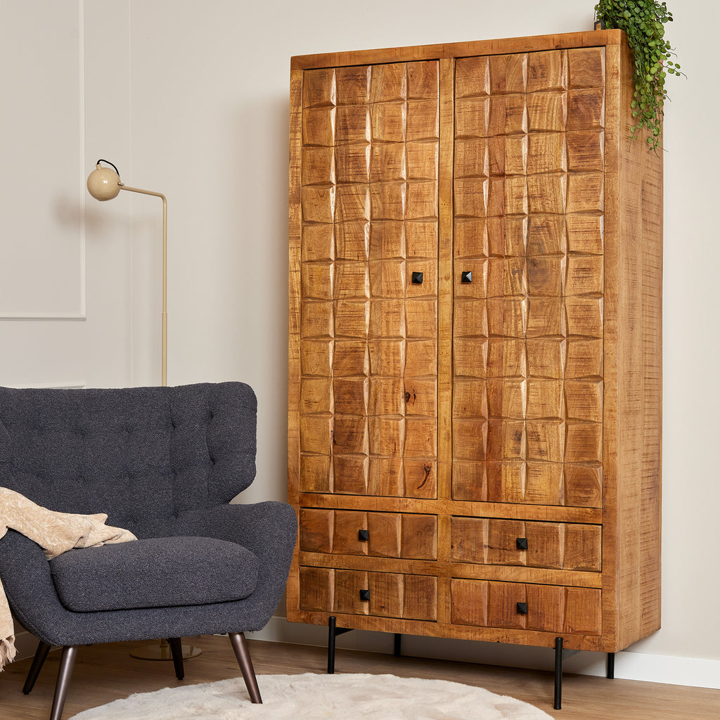 Schrank Jacky – Mangoholz & Metallbeine, 100 x 40 x 180 cm, 2 Türen, 4 Schubladen, einzigartiges Design