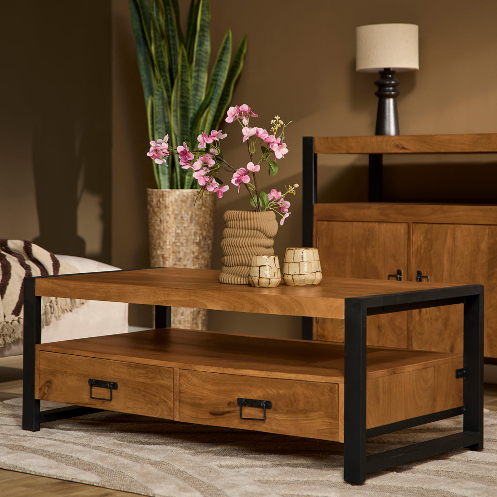Couchtisch Bori – Rechteckiger Tisch aus Mangoholz & Metallgestell, 120 x 60 x 45 cm