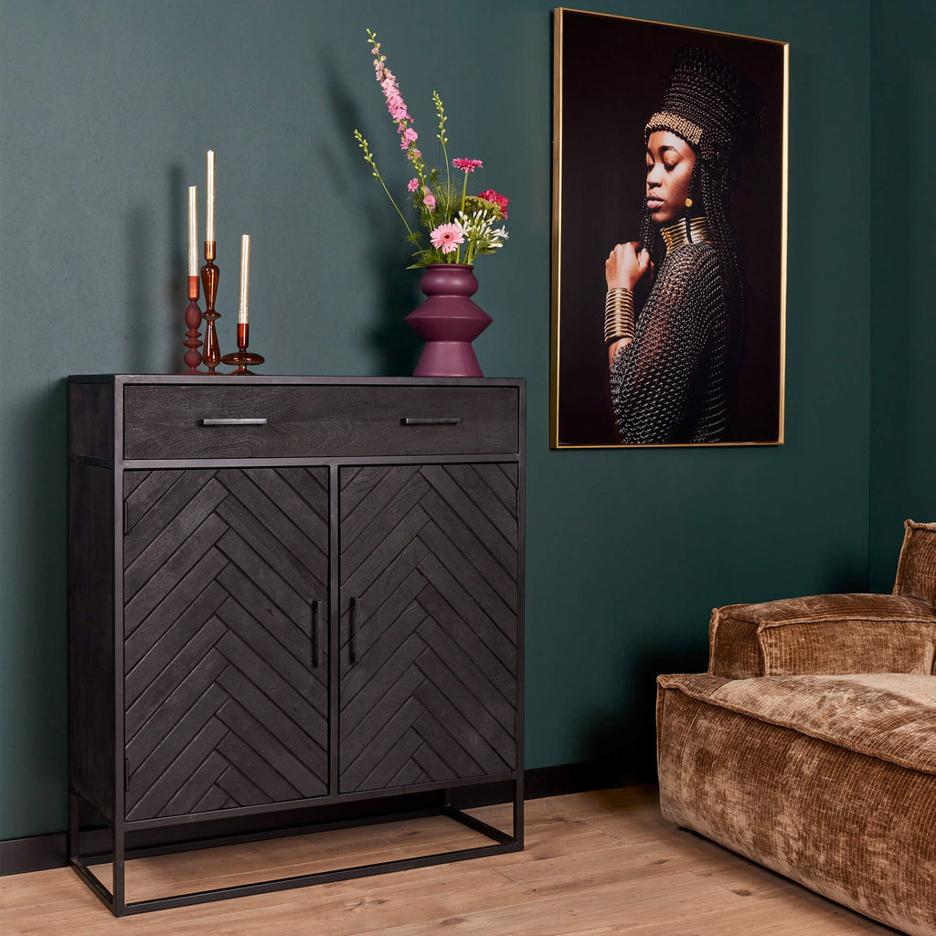Highboard Sydney – Mangoholz Schrank mit Fischgrätenmuster & Metallgestell 100×40×115 cm