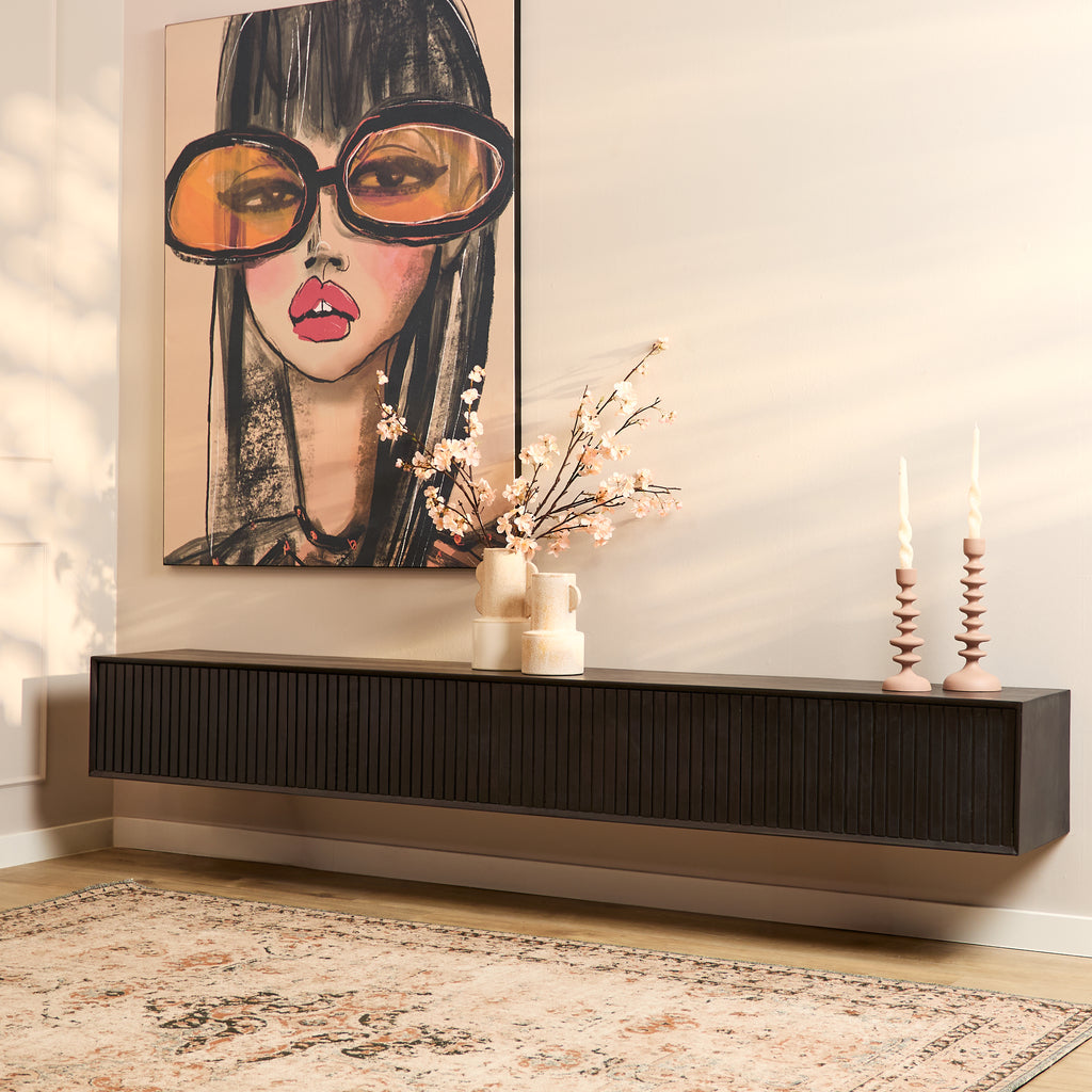 Schwebendes TV-Möbel Mandy Black – Mangoholz mit Lattenmuster & Push-to-Open, 240 x 35 x 30 cm