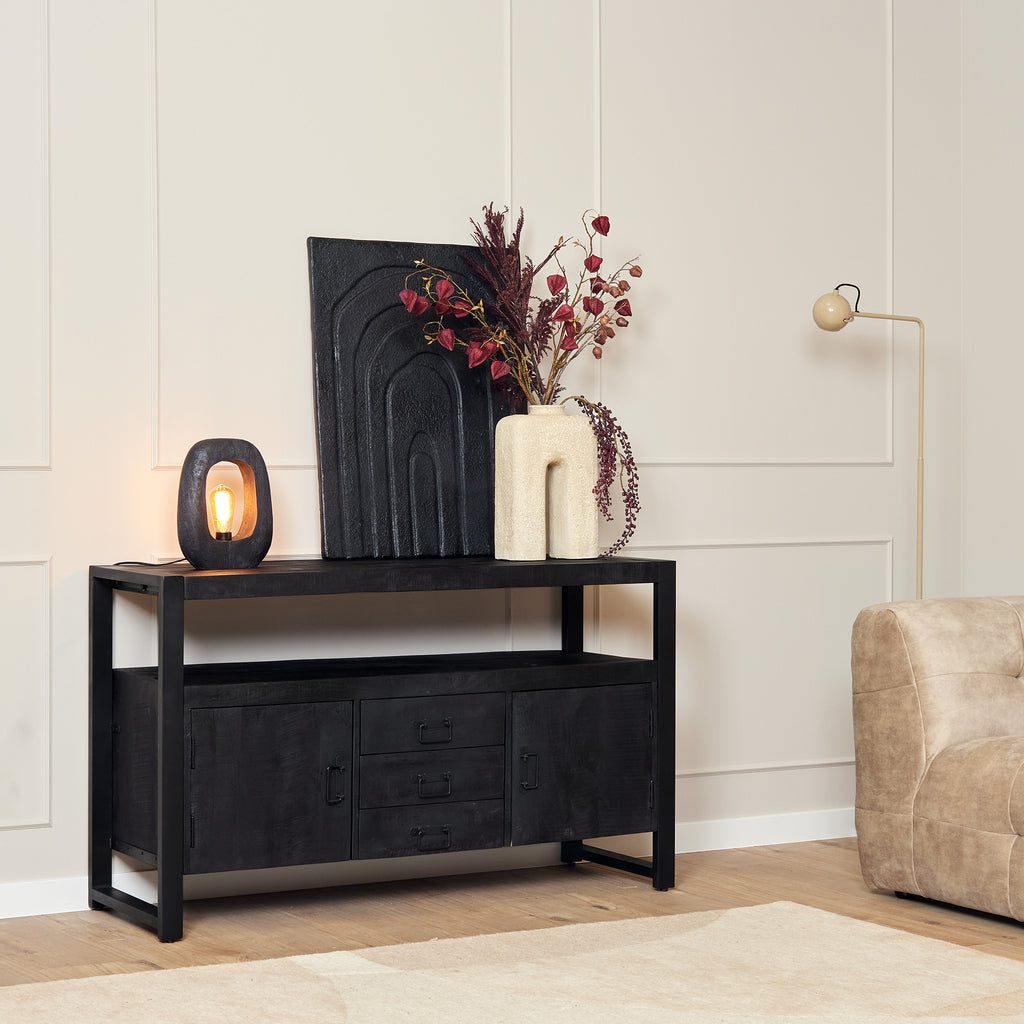 Sideboard Bori Schwarz – Mangoholz Kommode mit Metallgestell & Lamellen-Optik, 135×80×45 cm, 3 Schubladen & 2 Türen. Stilvolles Möbelstück im modernen Design
