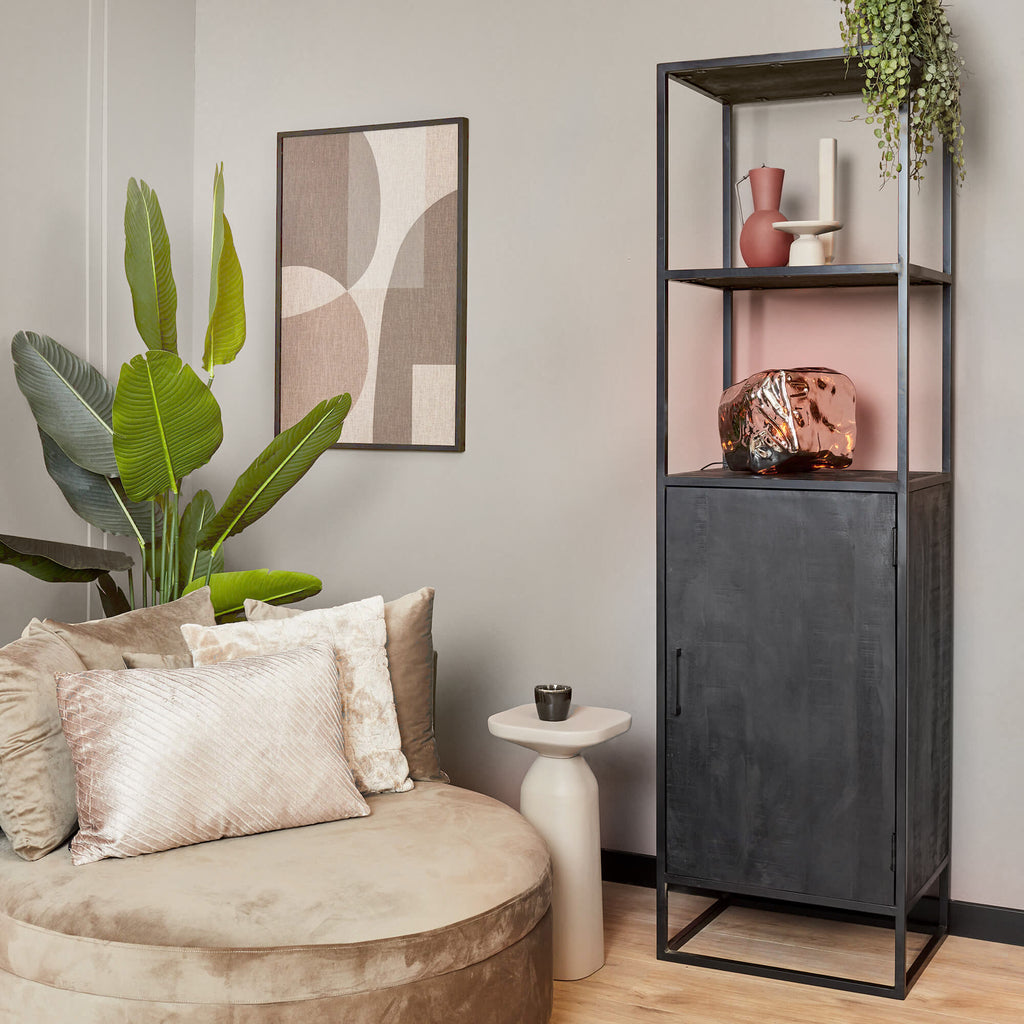 Bücherregal Delta Schwarz – Mangoholz Schrank 55×200×45 cm mit 1 Tür, offenem Fach & Metallrahmen