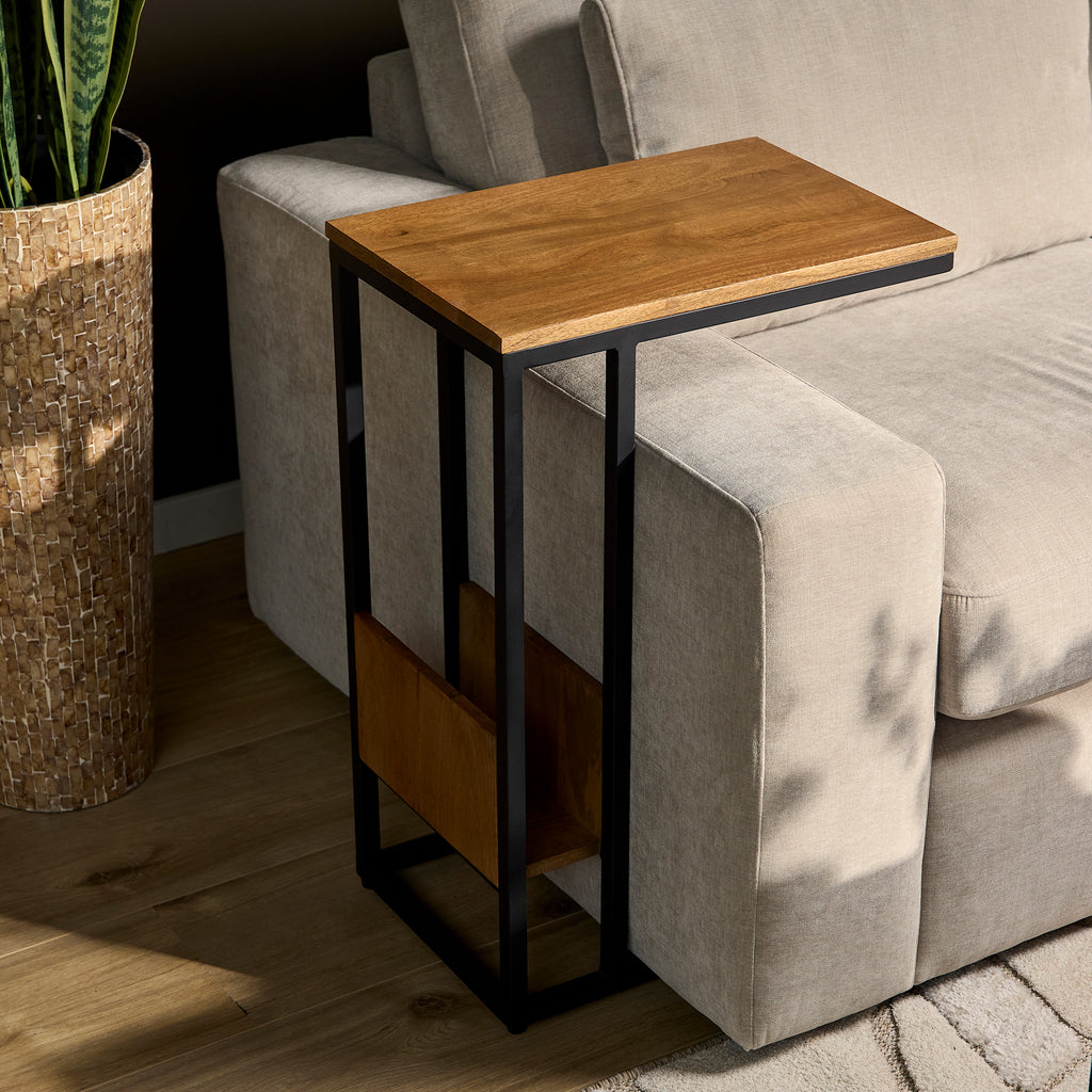 Beistelltisch Slider Naturel High – Sofatisch aus Mangoholz & schwarzem Metall, 32 x 48 x 72 cm