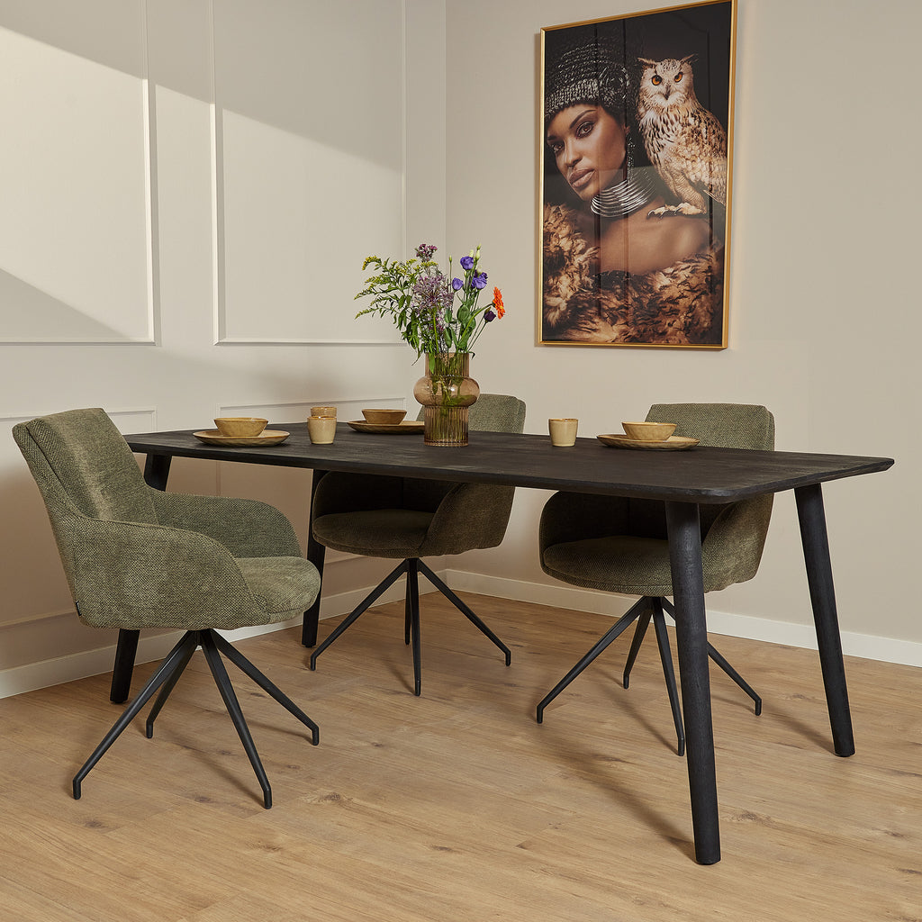 Esstisch Raven – Tisch aus Mangoholz mit schwarzen Akzenten, 180 x 90 x 76 cmnsätzen, 180 x 90 x 76 cm