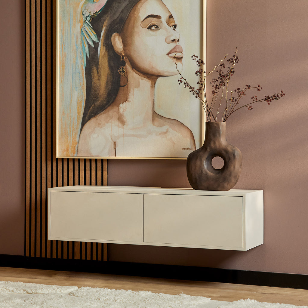 TV-Board Focus Sand – Schwebendes Lowboard aus Mangoholz mit Push-to-Open Türen, 120 x 35 x 30 cm