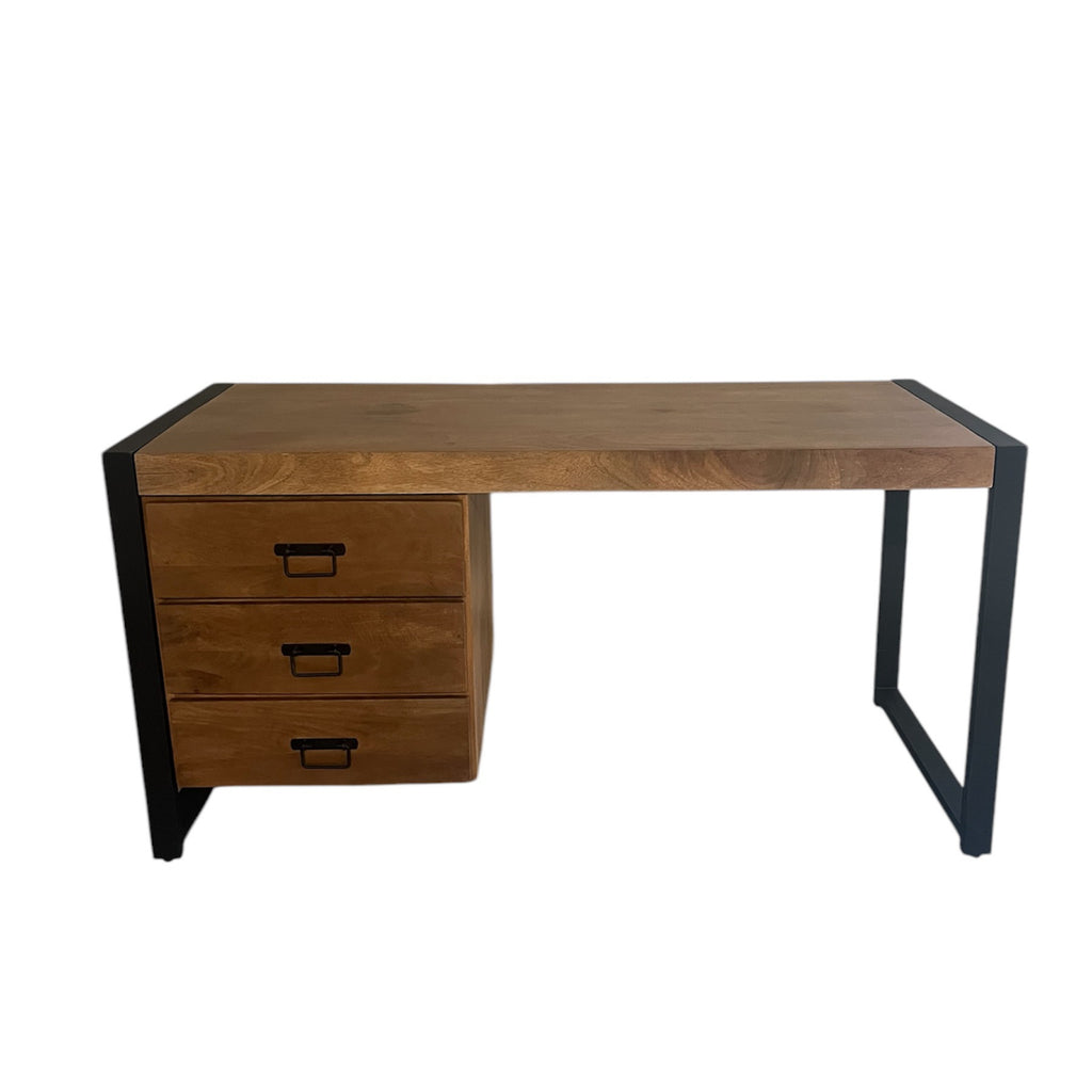 Schreibtisch Bori – Massives Mangoholz in warmer Ausführung mit 3 Schubladen, 145 x 58 x 74 cm