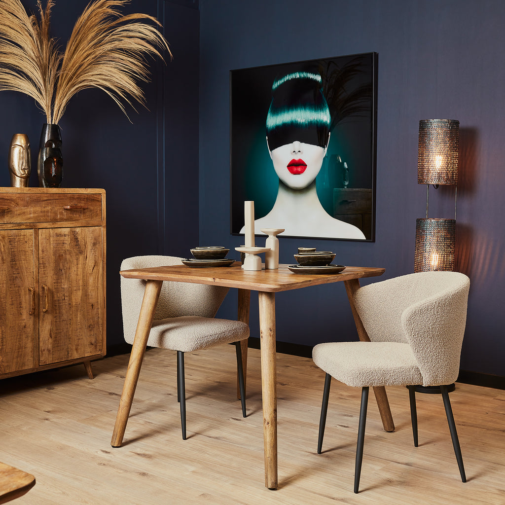 Esstisch Raven – Quadratischer Massivholztisch aus Mangoholz mit modernen Holzstreifen, 90 x 90 x 76 cm