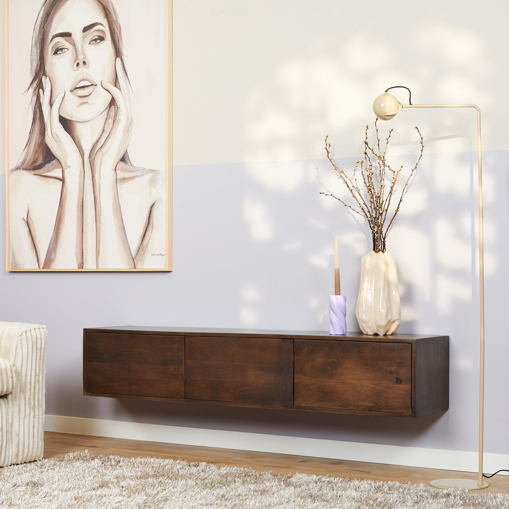 Schwebendes TV-Board Focus – Mangoholz Walnuss, Push-to-Open, 160 x 35 x 30 cm
