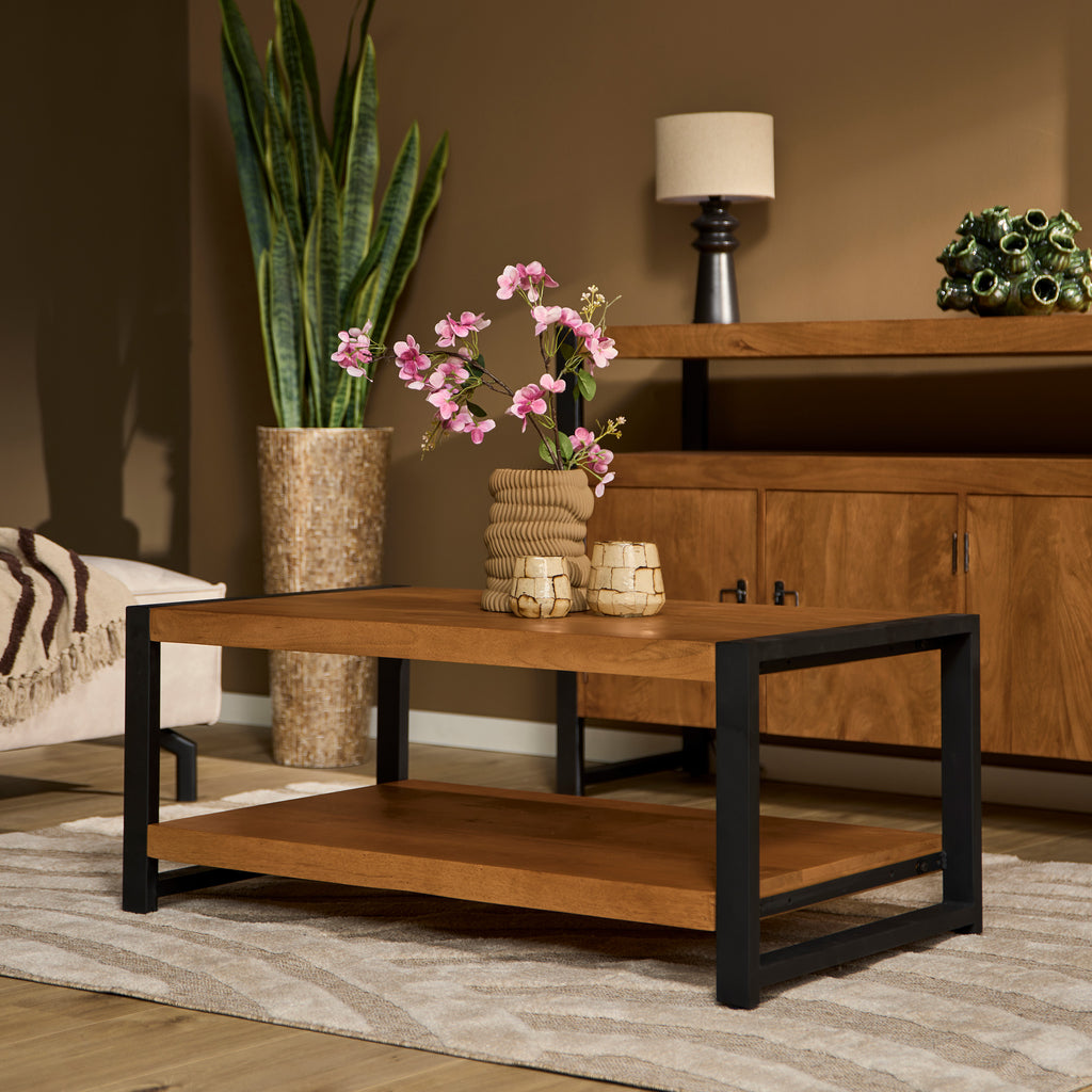 Couchtisch Bori – Rechteckiger Tisch aus Mangoholz & Metall mit Ablagefach, 110 x 60 x 45 cm