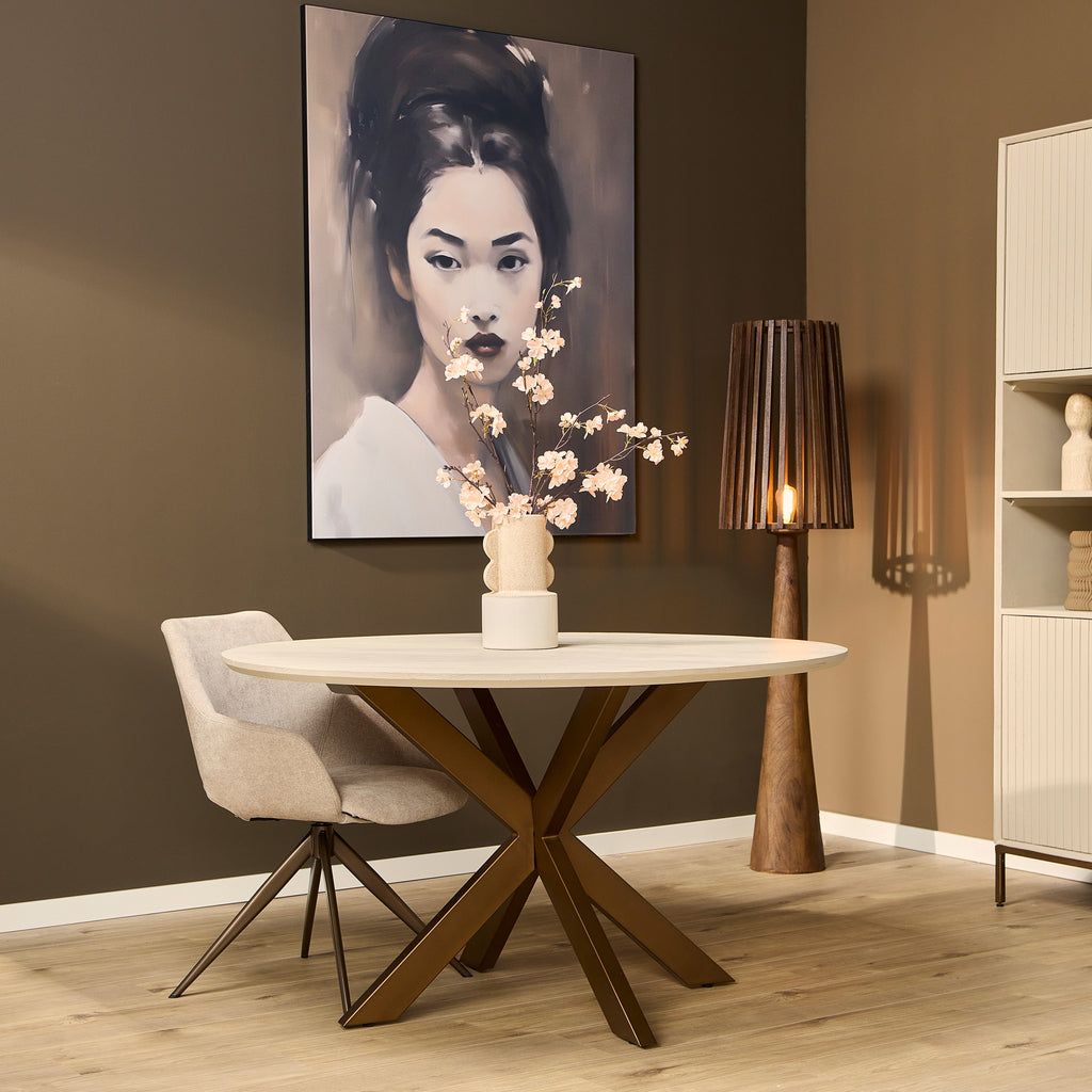 Esstisch Mandy Sand 150x150x76 cm – runder Mangoholztisch mit bronzefarbenen Beinen im modernen Design