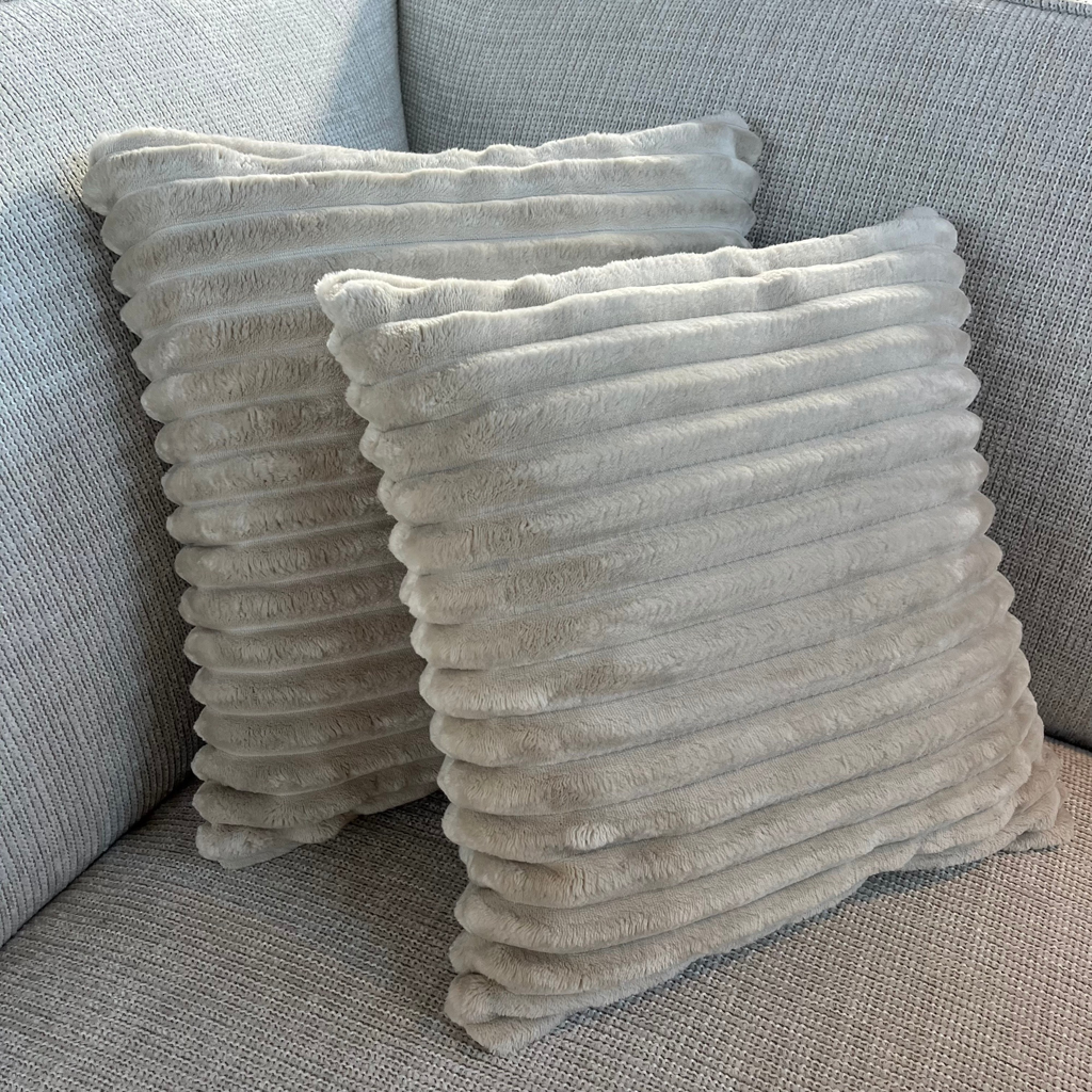 Teddy-Kissen Beige – Dekokissen 55 x 55 cm aus breitem Rippenstoff, weich & stilvoll von MeinLieblingsplatz