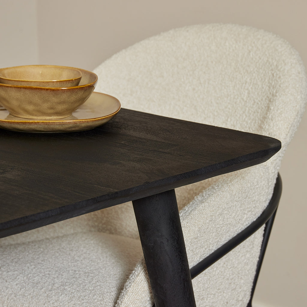 Esstisch Raven – Tisch aus Mangoholz mit schwarzen Akzenten, 180 x 90 x 76 cmnsätzen, 180 x 90 x 76 cm