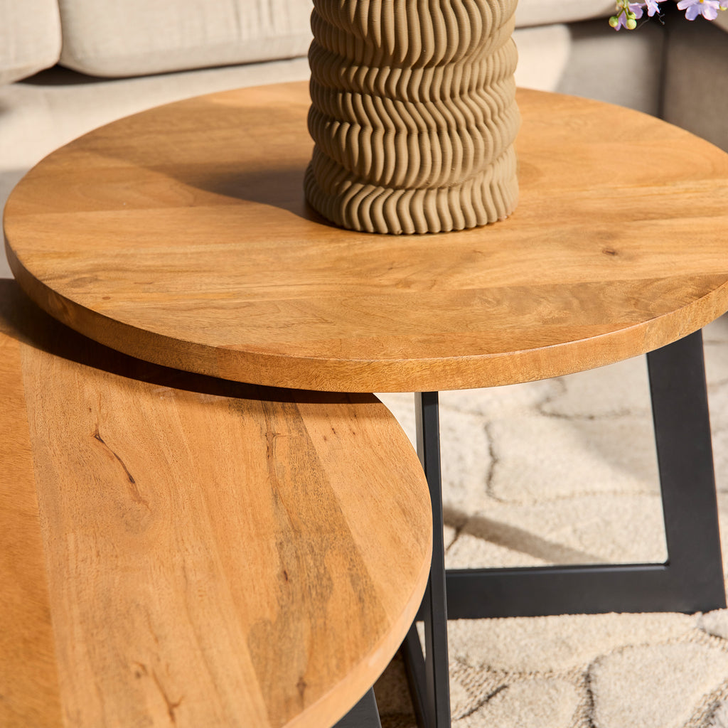 Couchtisch-Set Maro – Mangoholz & schwarzes Metallgestell, 2 Tische Ø70/60 cm
