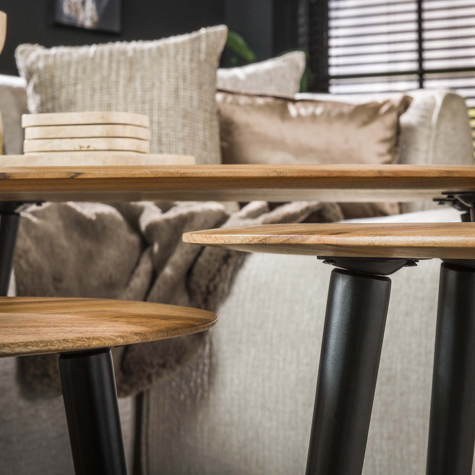 Couchtisch-Set Oliva 3er-Set – Organische Akazienholz-Tische mit Metallgestell 90x55x50 cm, 66x46x46 cm & 55x41x42 cm