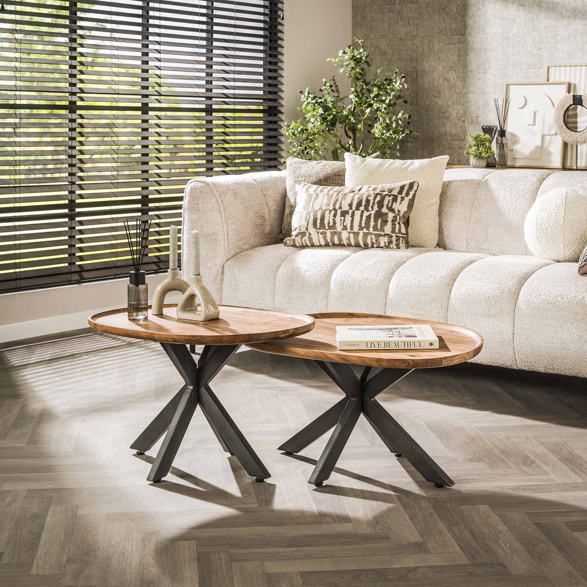 Couchtisch Ragno 2er-Set – Akazienholz mit organischer Form & Spinnengestell aus Metall (70x48x45 cm & 60x40x40 cm)