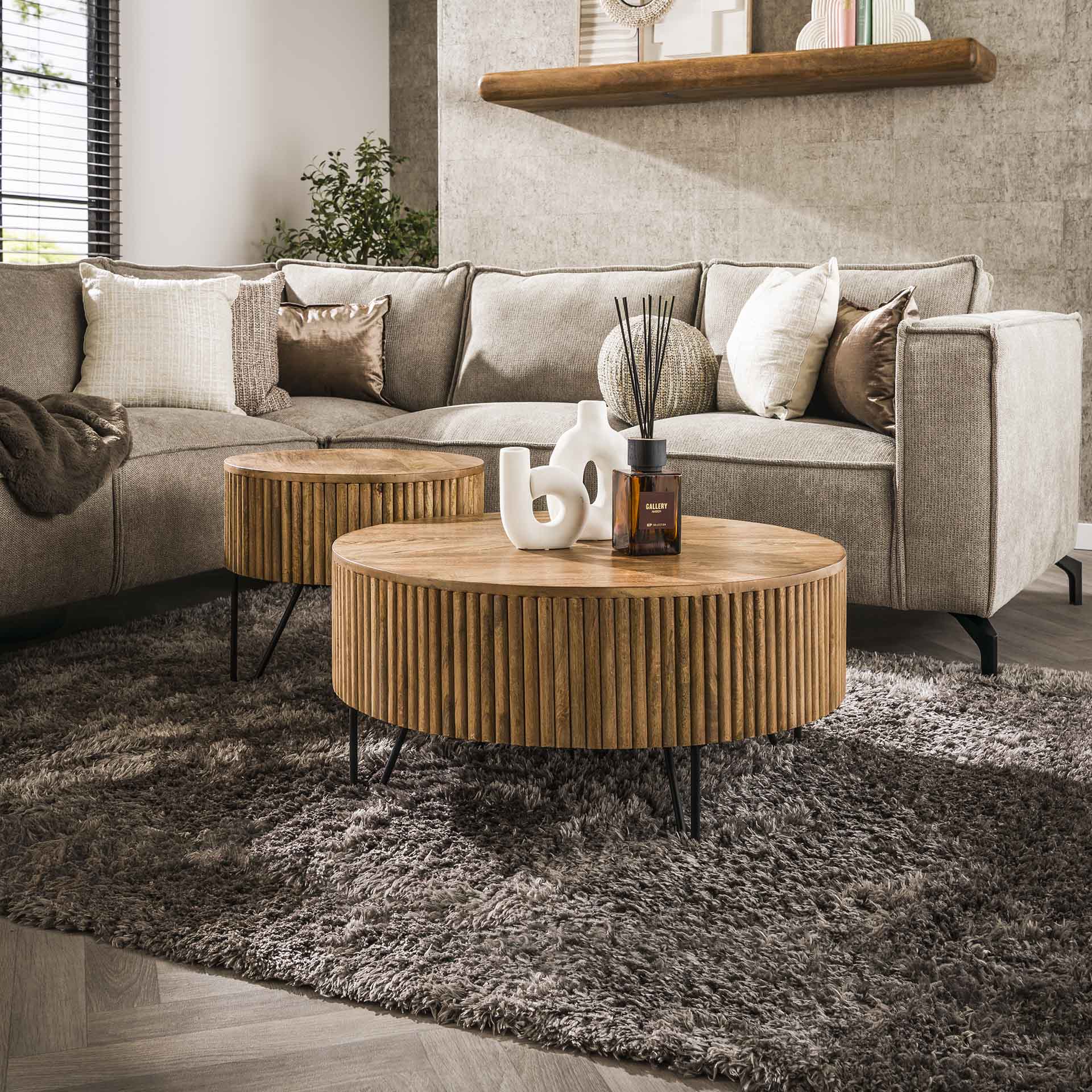 Couchtisch Nuvino 2er-Set Ø80x38 & Ø50x45 cm – sandfarbenes Mangoholz mit Wellendesign