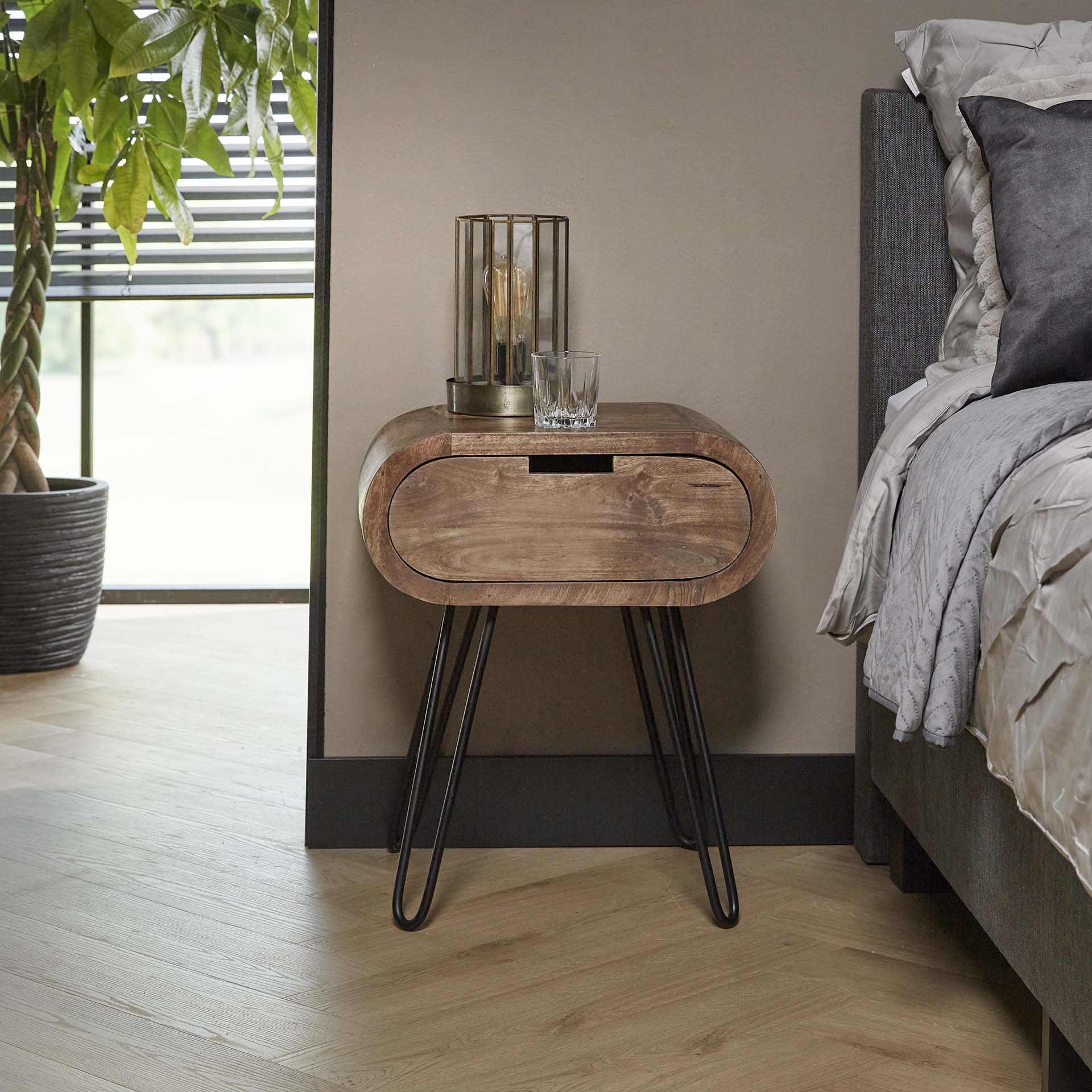 Beistelltisch – Luma Pure – Massivholz Mango Sandfarbe