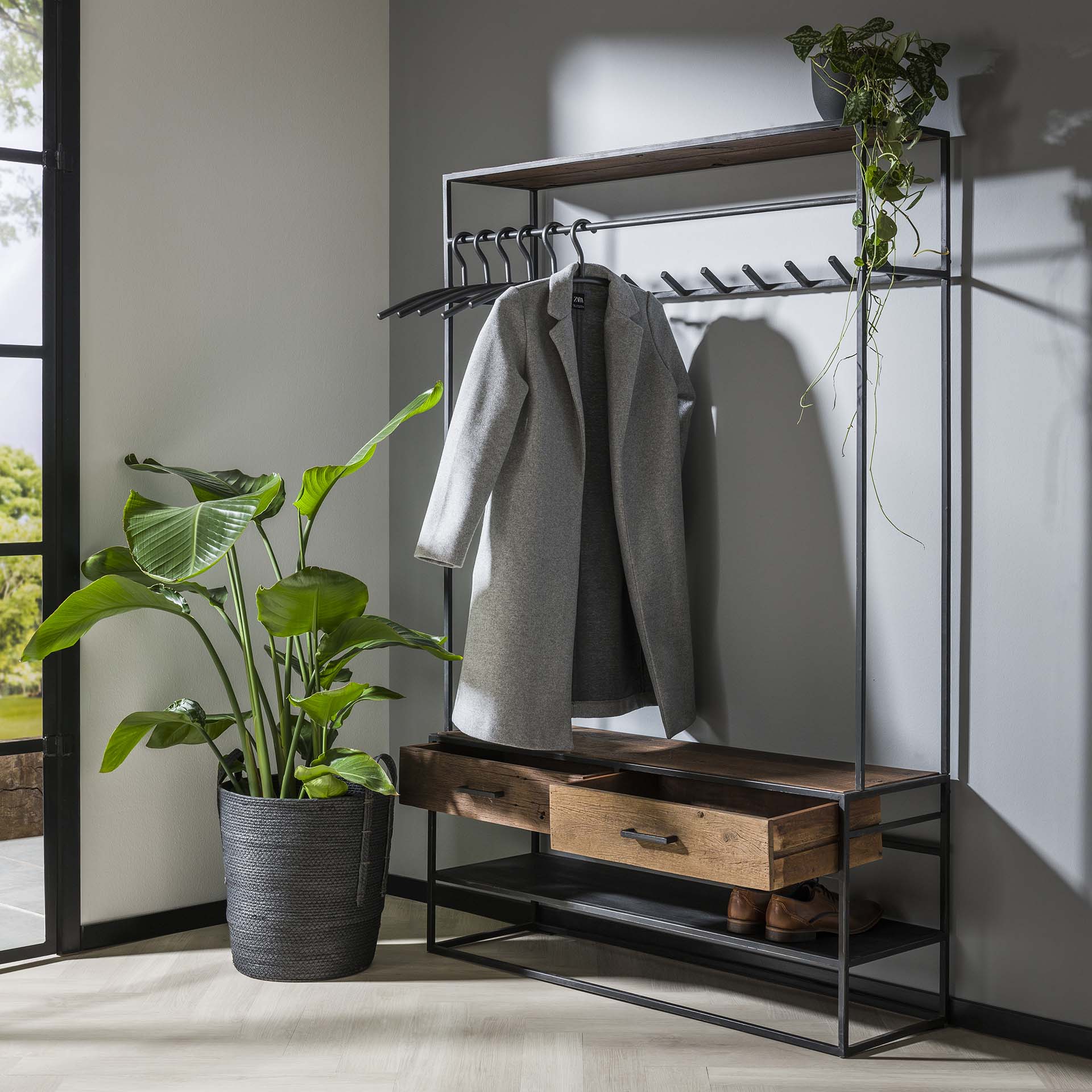Garderobe – Avani Classic – Robustes Hartholz