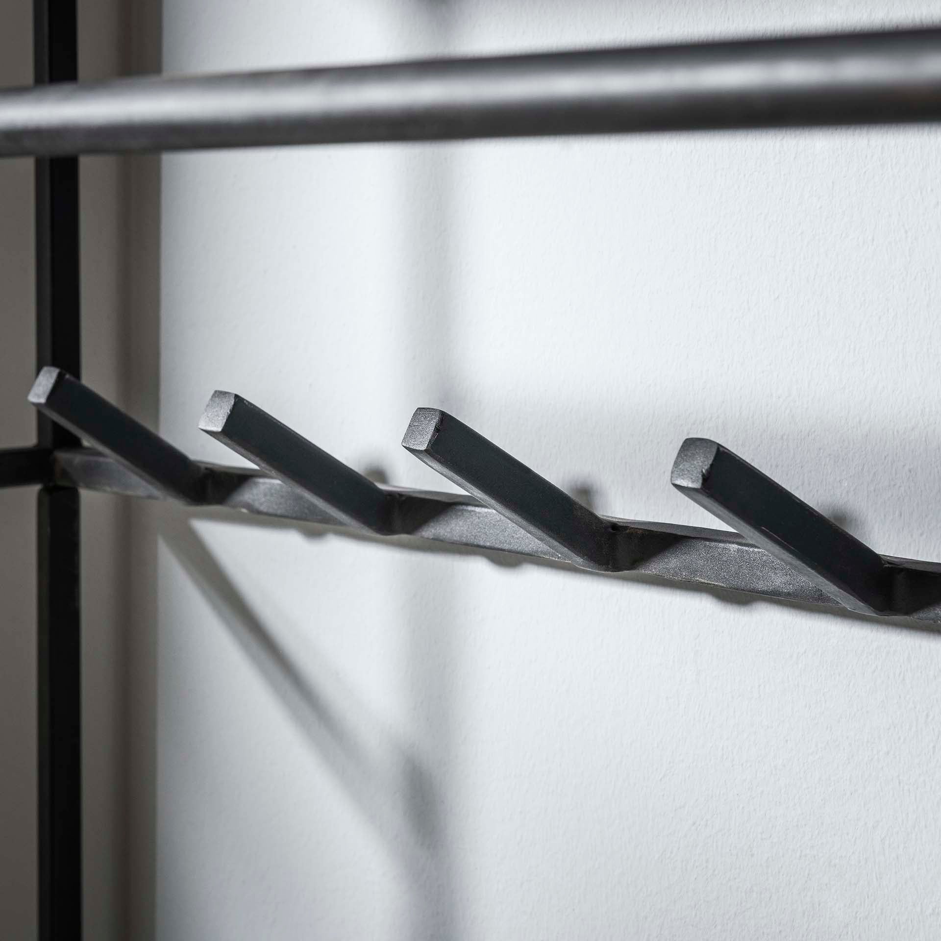 Garderobe – Avani Classic – Robustes Hartholz