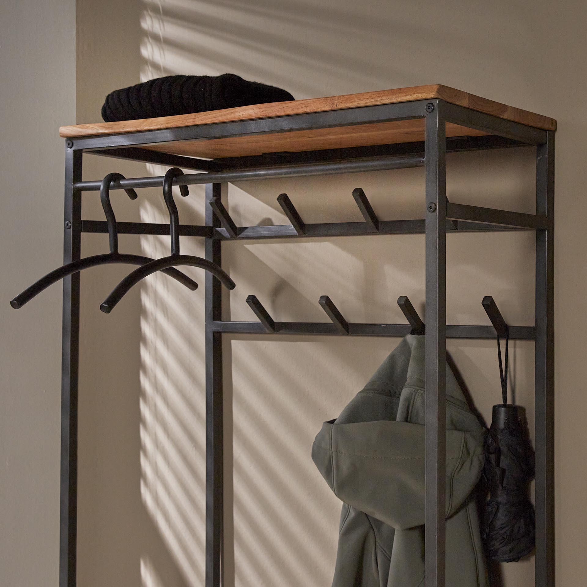 Garderobe – Novum Loft – Massivholz Akazie natur
