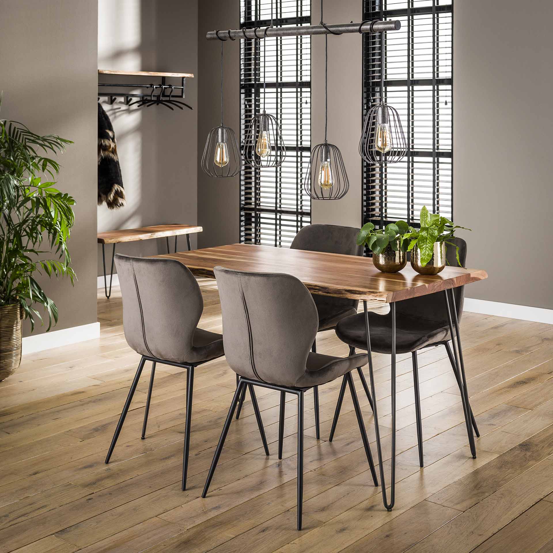 Esstisch Albero 130x70x77 cm – Akazienholz mit Baumkante & pulverbeschichtetem Stahlgestell