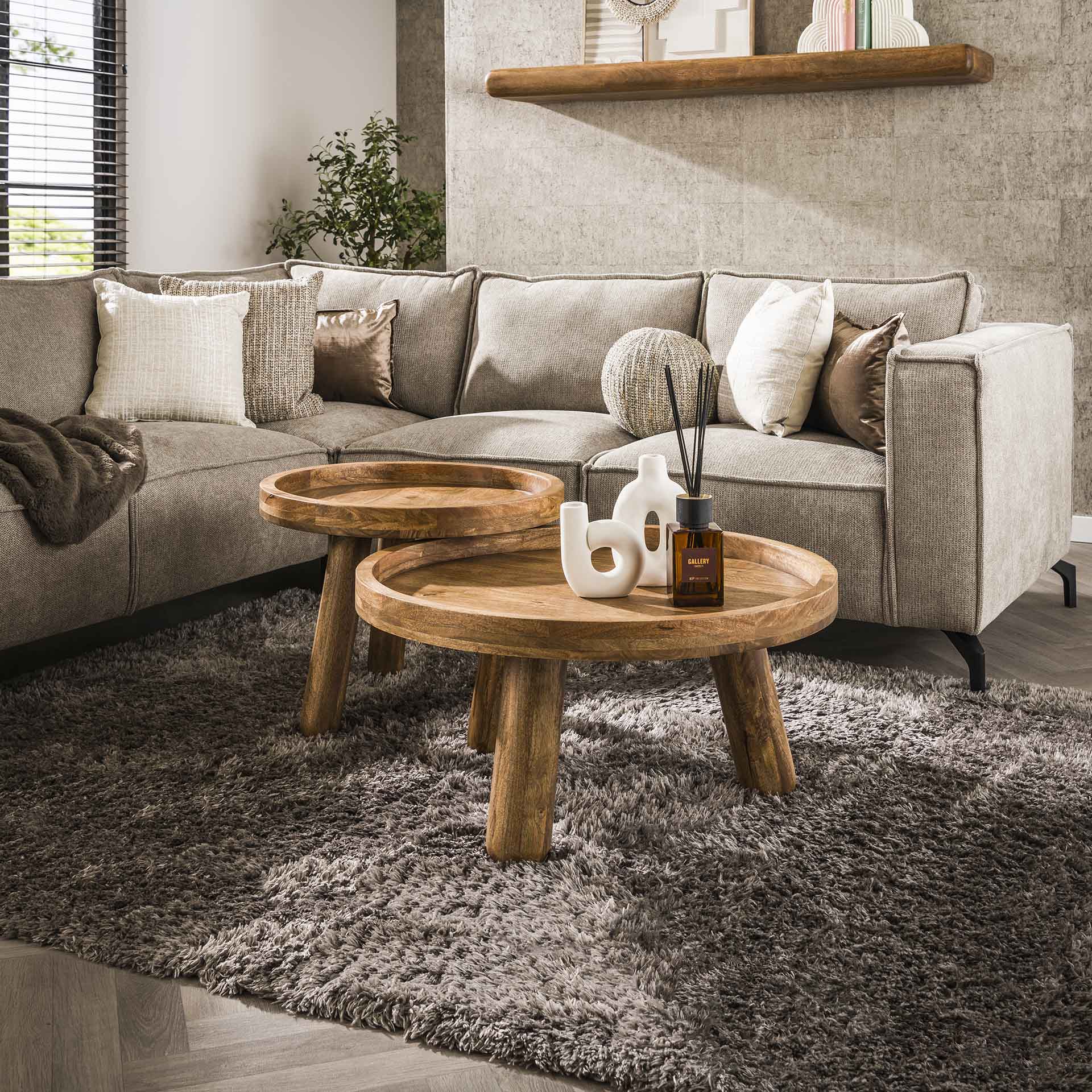 Couchtisch Set/2 Sandaro – runde Mangoholz-Tische mit erhöhtem Rand & sandfarbenem Finish (Ø80x41 cm & Ø60x35 cm)