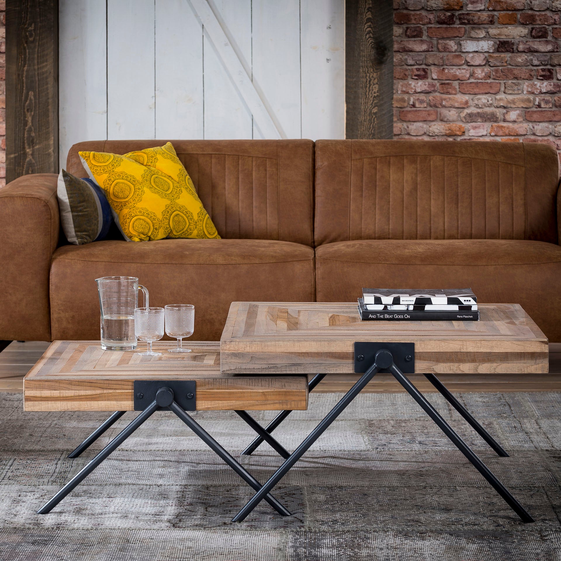 Couchtisch Vista 80x80x43cm – quadratischer Tisch aus Teakholz mit Stahlgestell, moderner Industrial Look