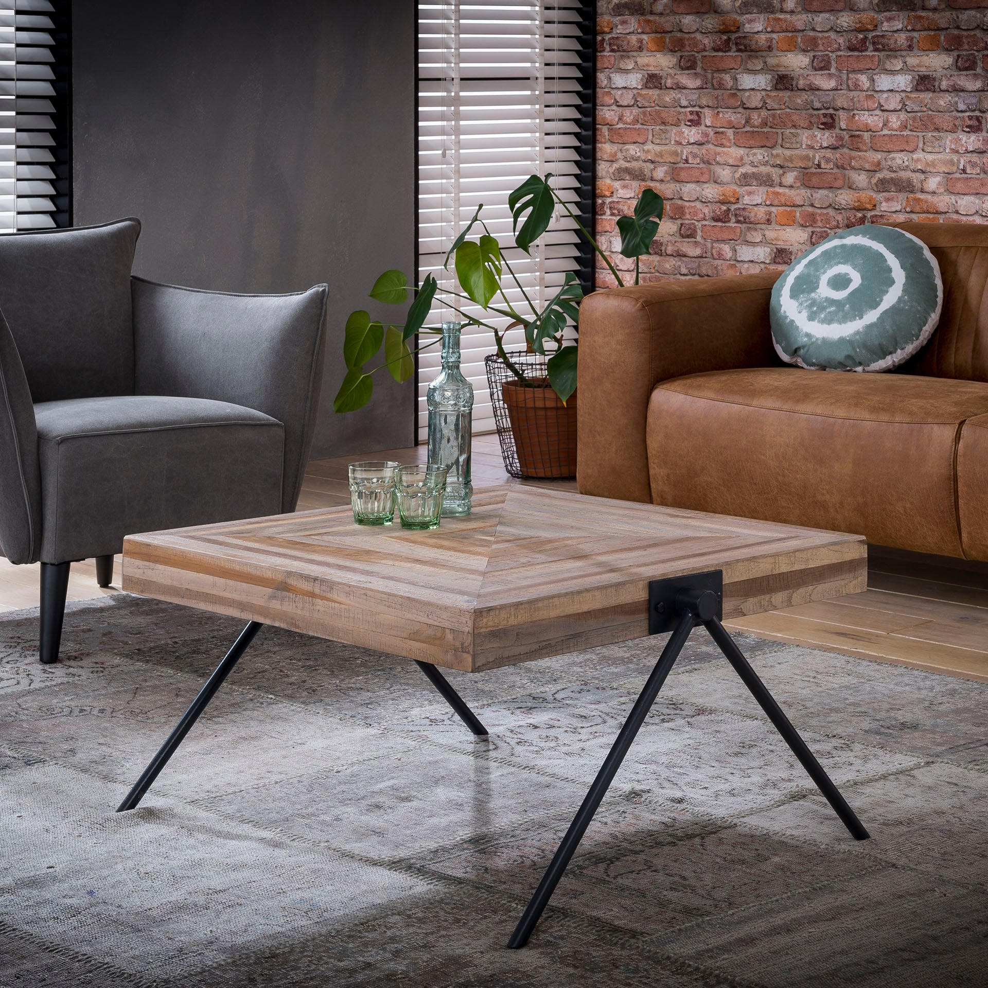 Couchtisch Vista 80x80x43cm – quadratischer Tisch aus Teakholz mit Stahlgestell, moderner Industrial Look