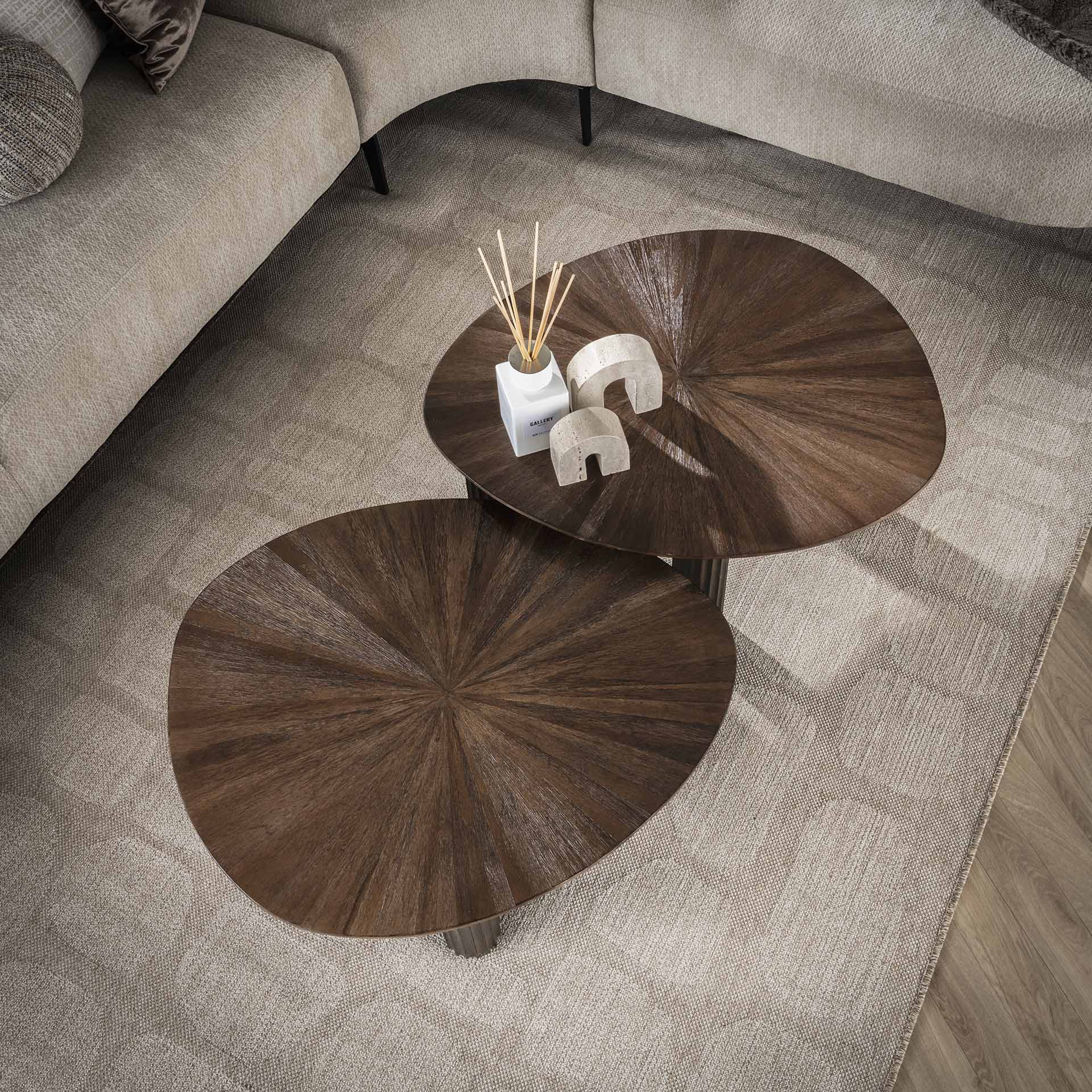 Couchtisch Set/2 Tevara – dreieckige Tische aus massivem Teakholz in Dunkelbraun, 75x61x45 cm & 75x61x38 cm