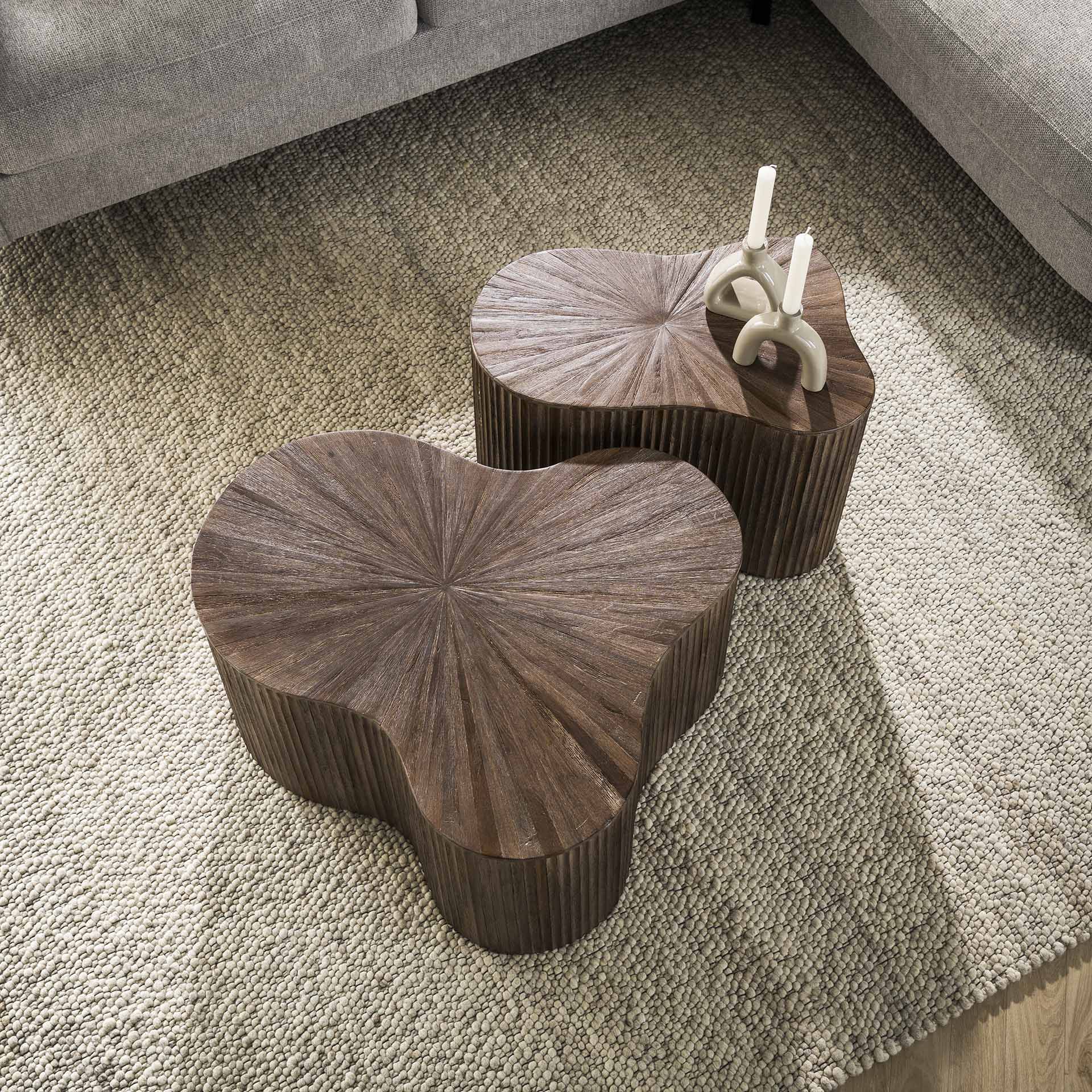 Couchtisch Set/2 Tevara – organische Tische aus massivem Teakholz mit Wellenmuster, dunkelbraun, 77 x 66 x 38 cm & 62 x 37 x 35 cm