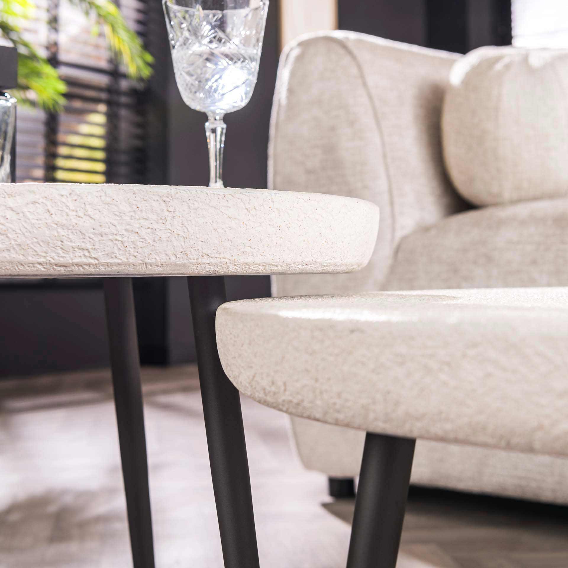Couchtisch Set/2 Pietra – runde Tische aus Marmorkomposit in Steinoptik mit pulverbeschichtetem Gestell, 70 & 55 cm, modern & elegant