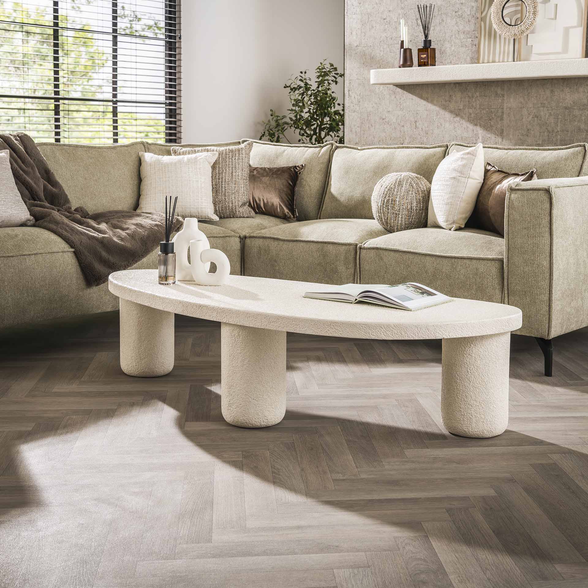 Couchtisch Marbela XL 157x61 cm – dreieckige Kieselform aus Marmorverbund in moderner Steinoptik, 38 cm Höhe