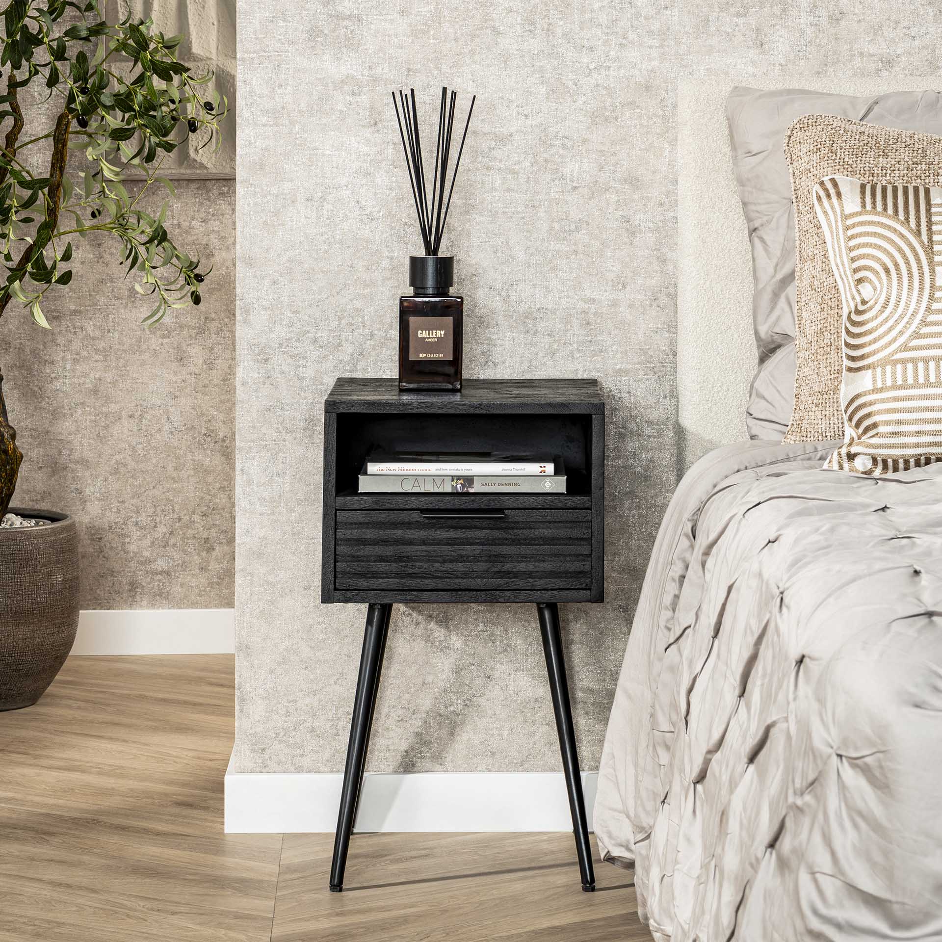Beistelltisch – Evo Studio – Massivholz Mango schwarz
