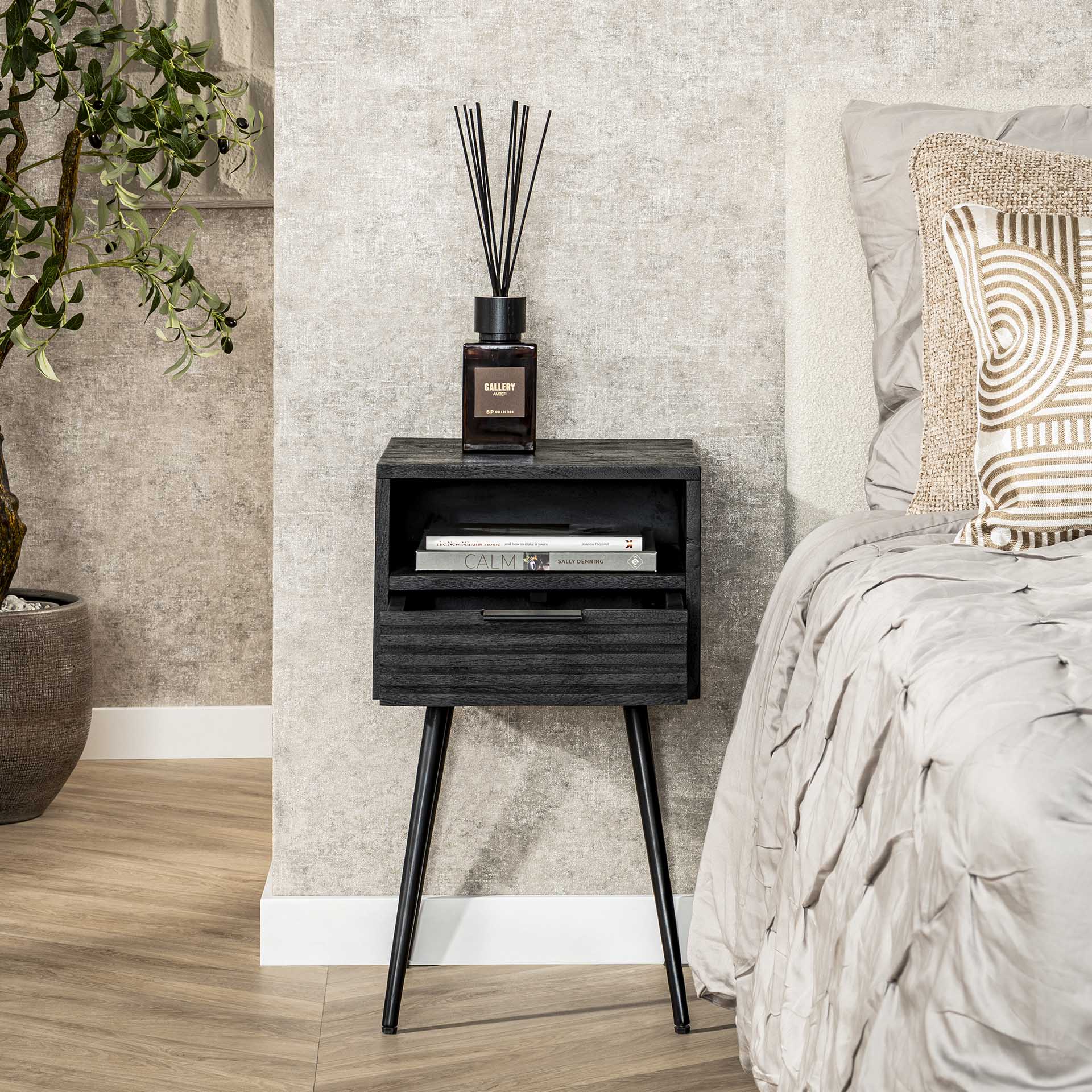 Beistelltisch – Evo Studio – Massivholz Mango schwarz