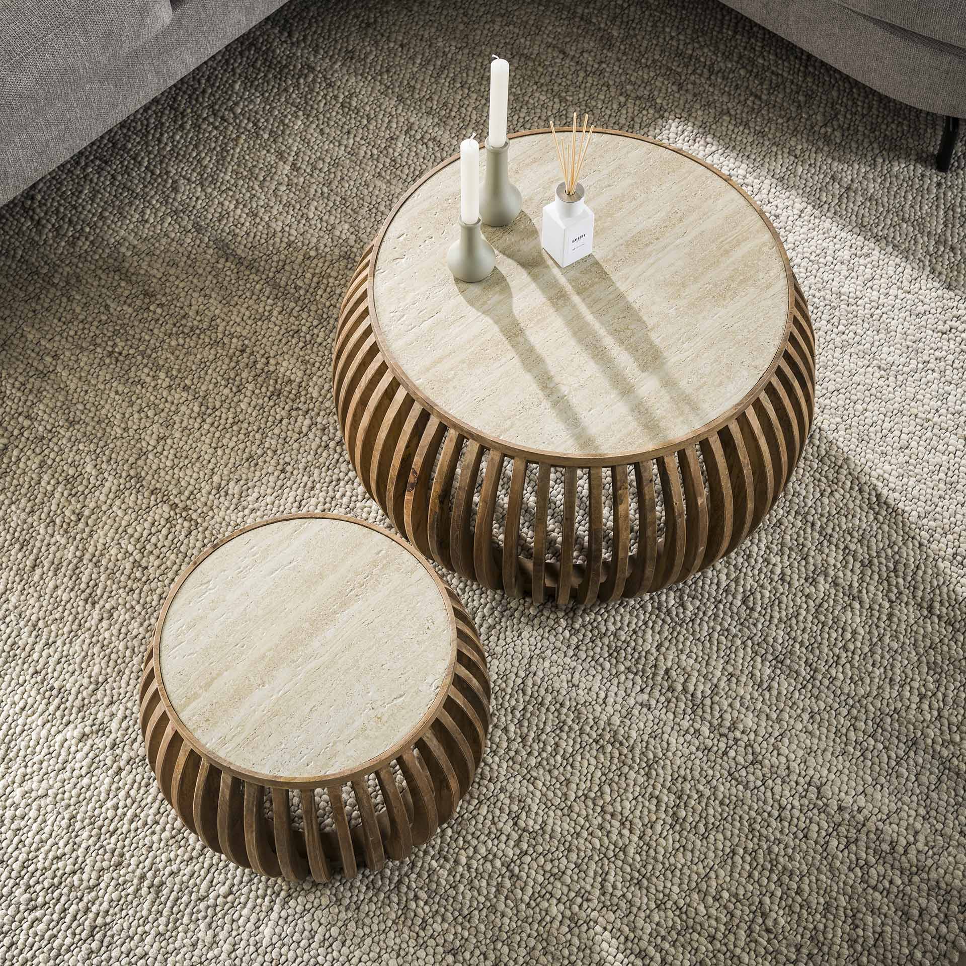 Couchtisch Set/2 Halvar – kurvenförmige Tische aus Mangoholz mit Keramikplatten in Travertin-Optik, modern & elegant