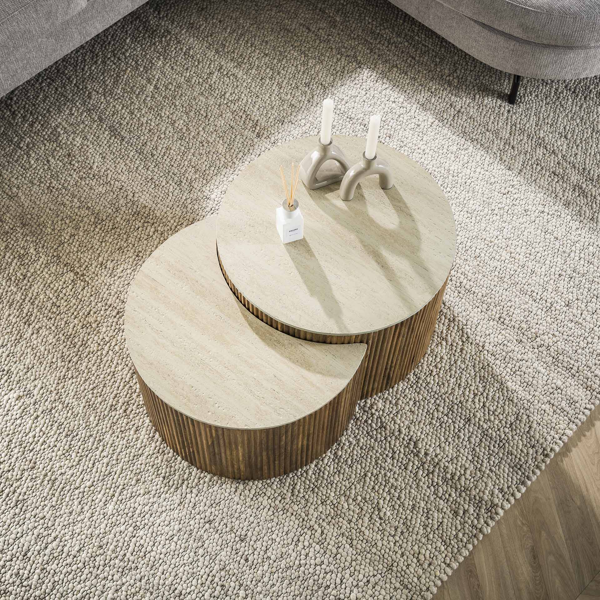 Couchtisch Set/2 Halvar – halbrunde Tische aus Mangoholz mit Keramikplatte in Travertin-Optik, 60 x 40 cm