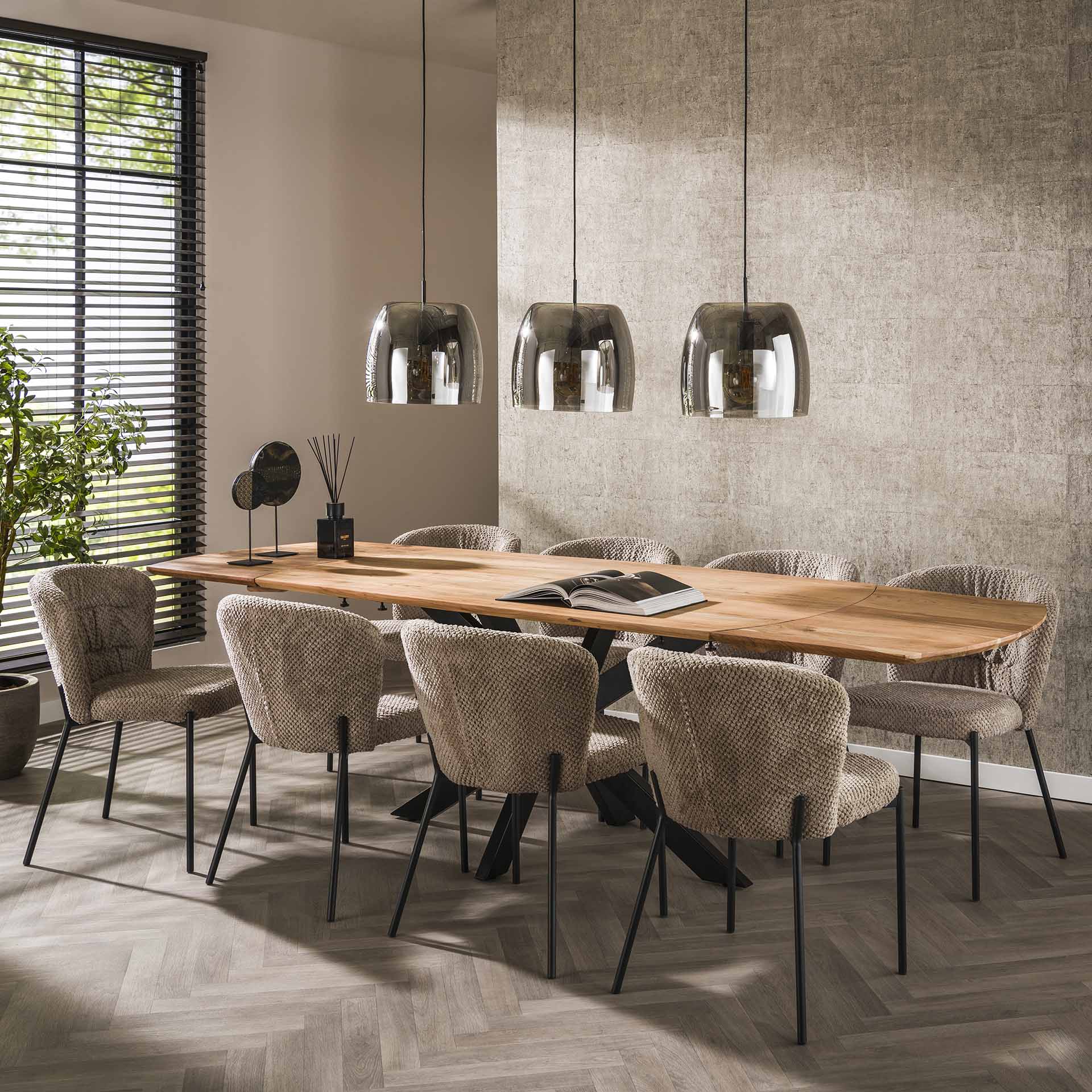 Ausziehbarer Esstisch Extendio 175–275 x 90 cm – Tisch aus massivem Akazienholz mit Spinnengestell aus Metall, natur lackiert