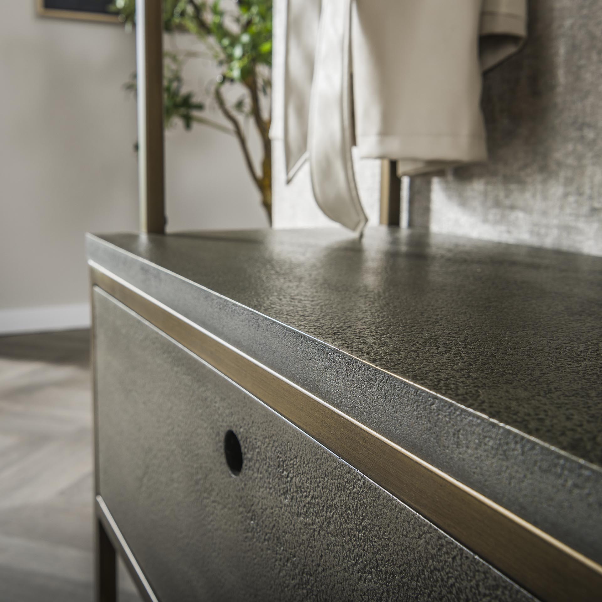 Garderobe – Scalea Living – Antike bronze