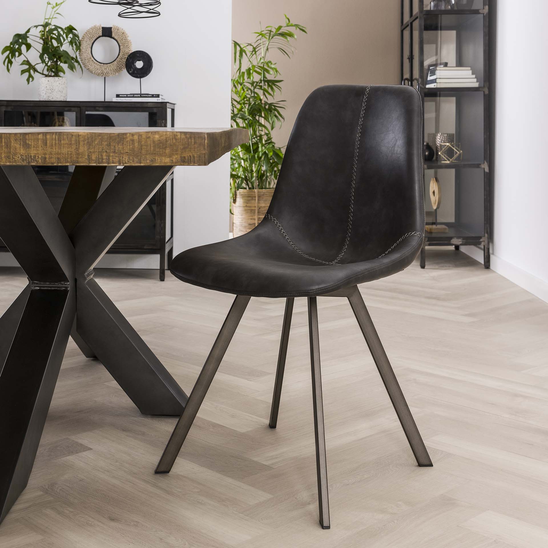 Stuhl – Prisma Pure – Saddle PU Schwarz