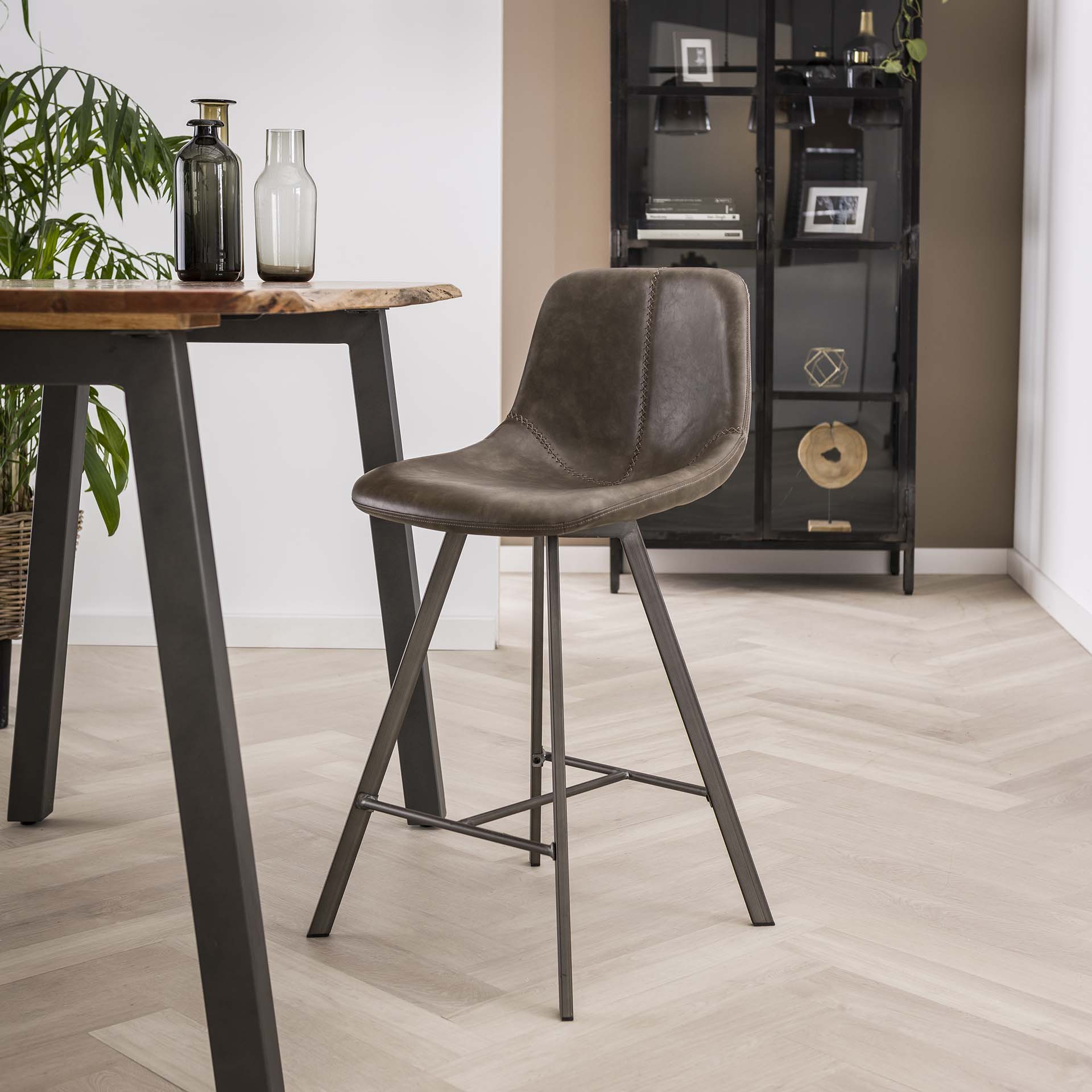 Stuhl – Forma Stone – Saddle PU Taupe