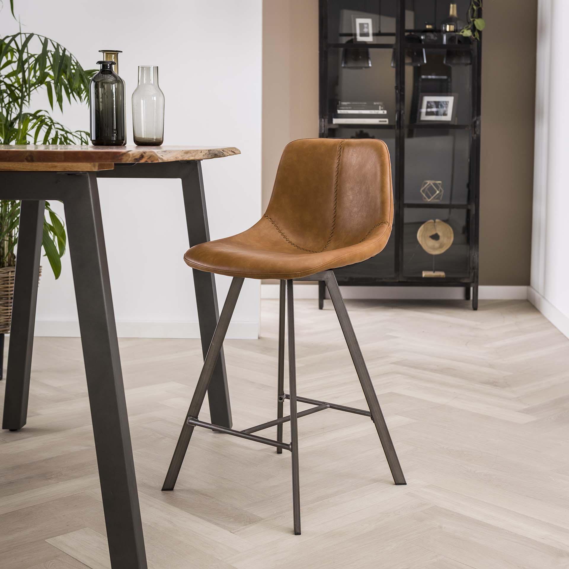 Stuhl – Forma Stone – Saddle PU cowhide braun
