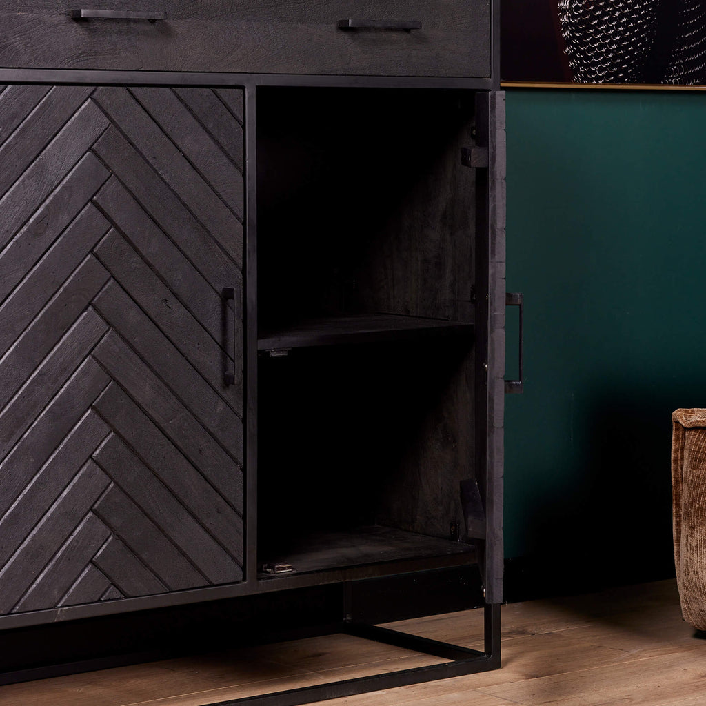 Highboard Sydney – Mangoholz Schrank mit Fischgrätenmuster & Metallgestell 100×40×115 cm