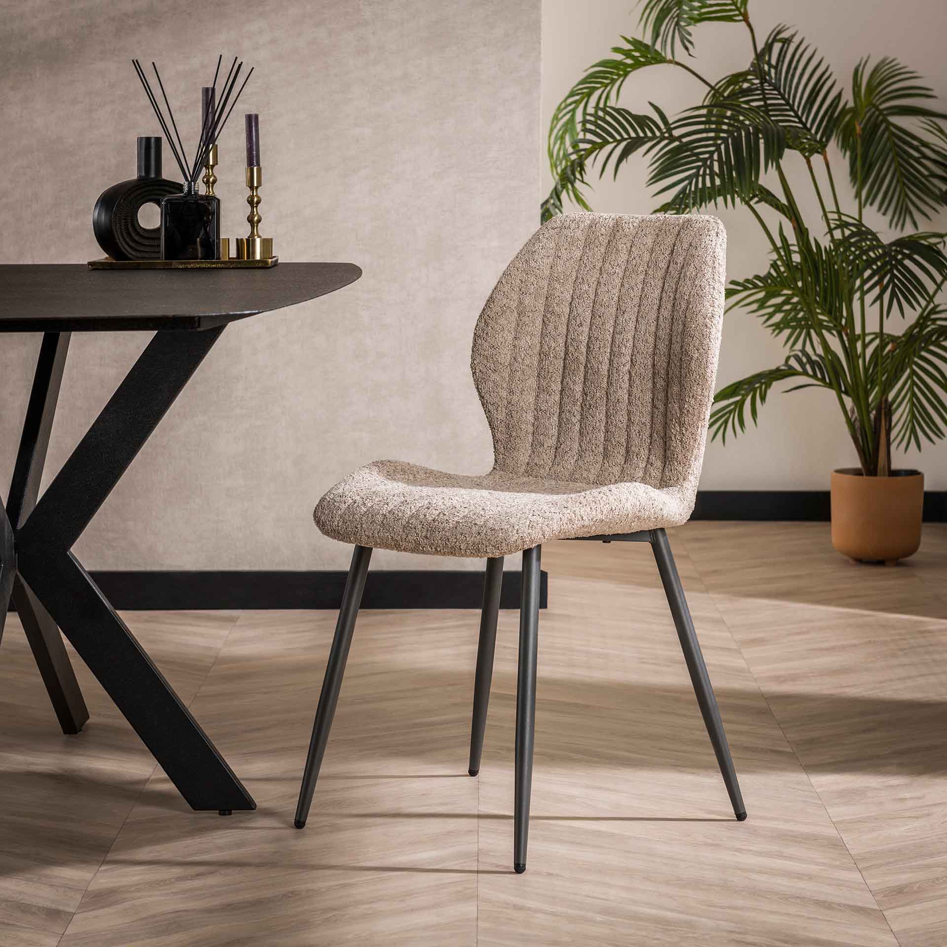 Stuhl – Olivo Studio – Boucle sandfarbe