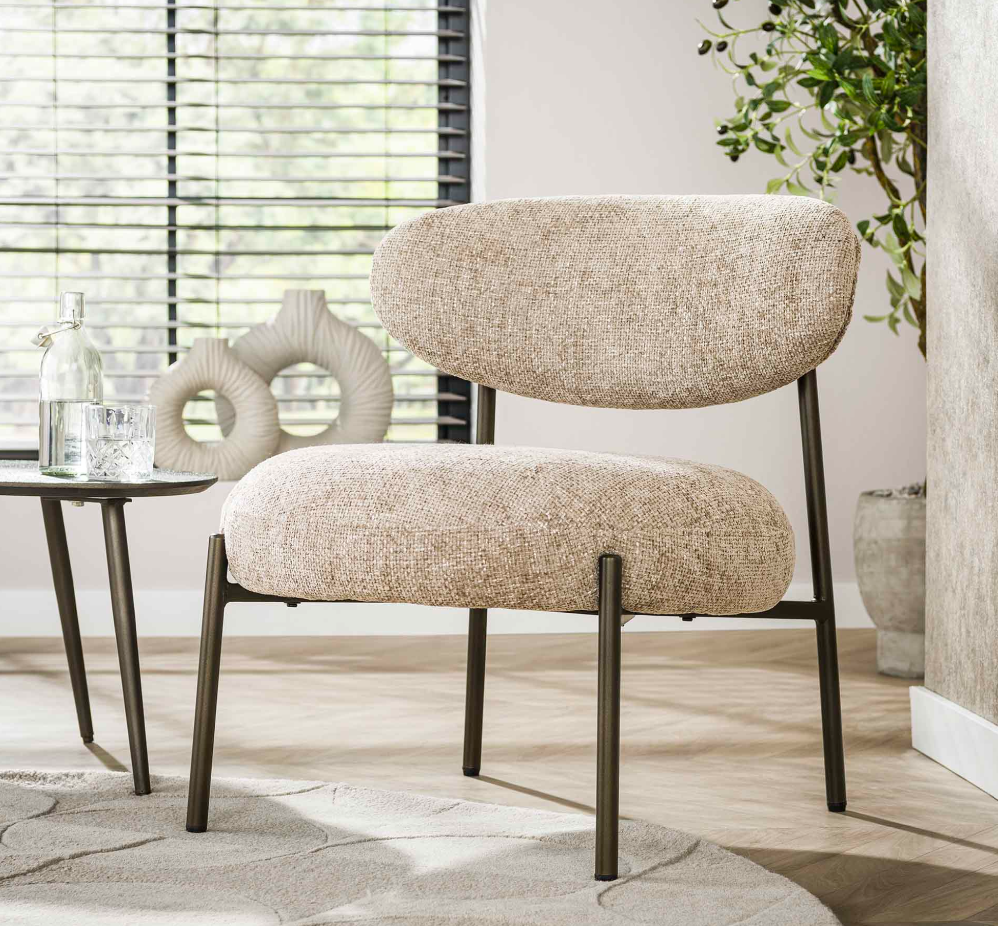 Sessel Calero Braun – moderner Polstersessel mit bronzefarbenem Gestell & Taschenfederung, 62 x 67 x 71 cm