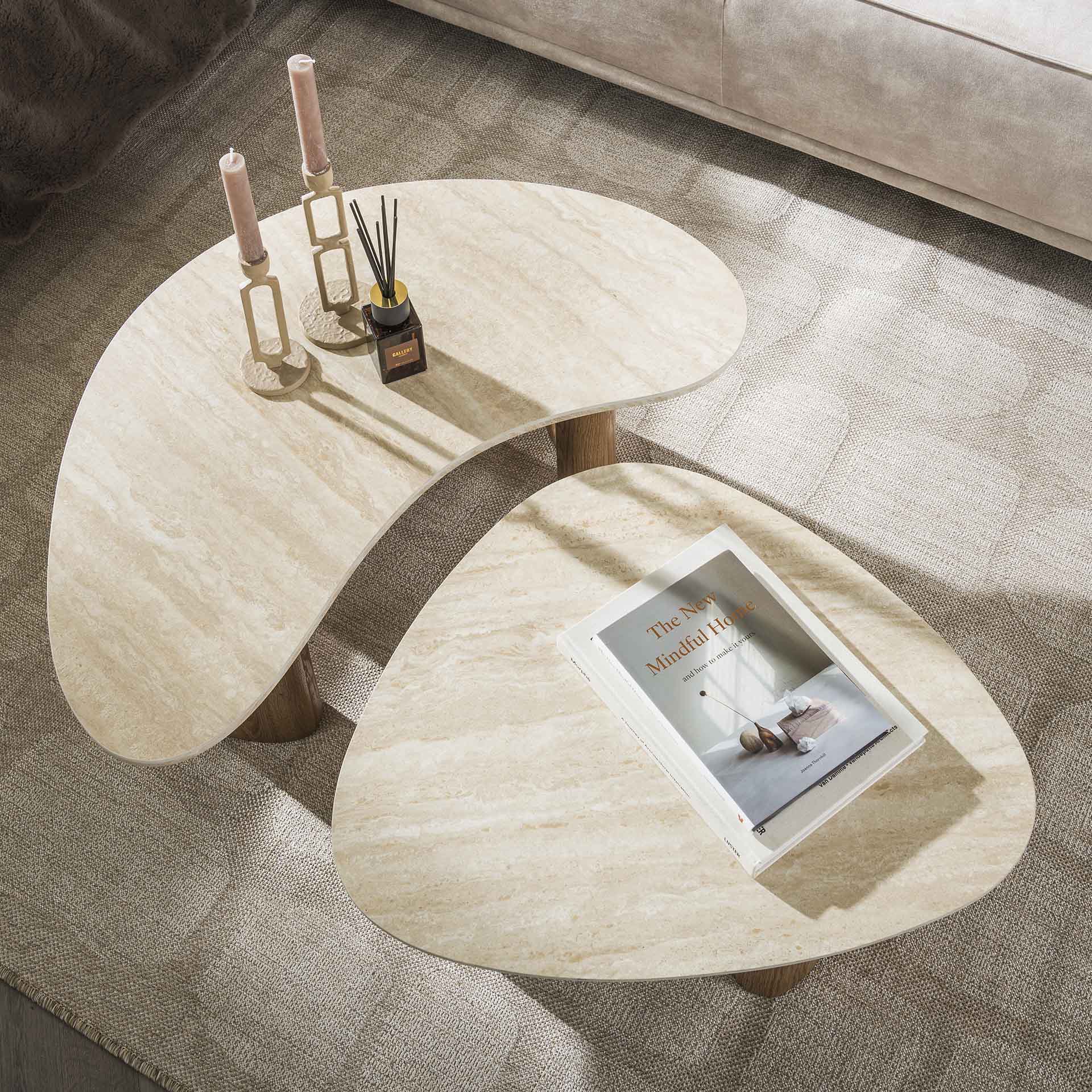 Couchtisch-Set Tivaro – 2 organische Tische mit Keramikplatte in Travertinoptik & Holzrahmen, 88 x 44 x 36 cm