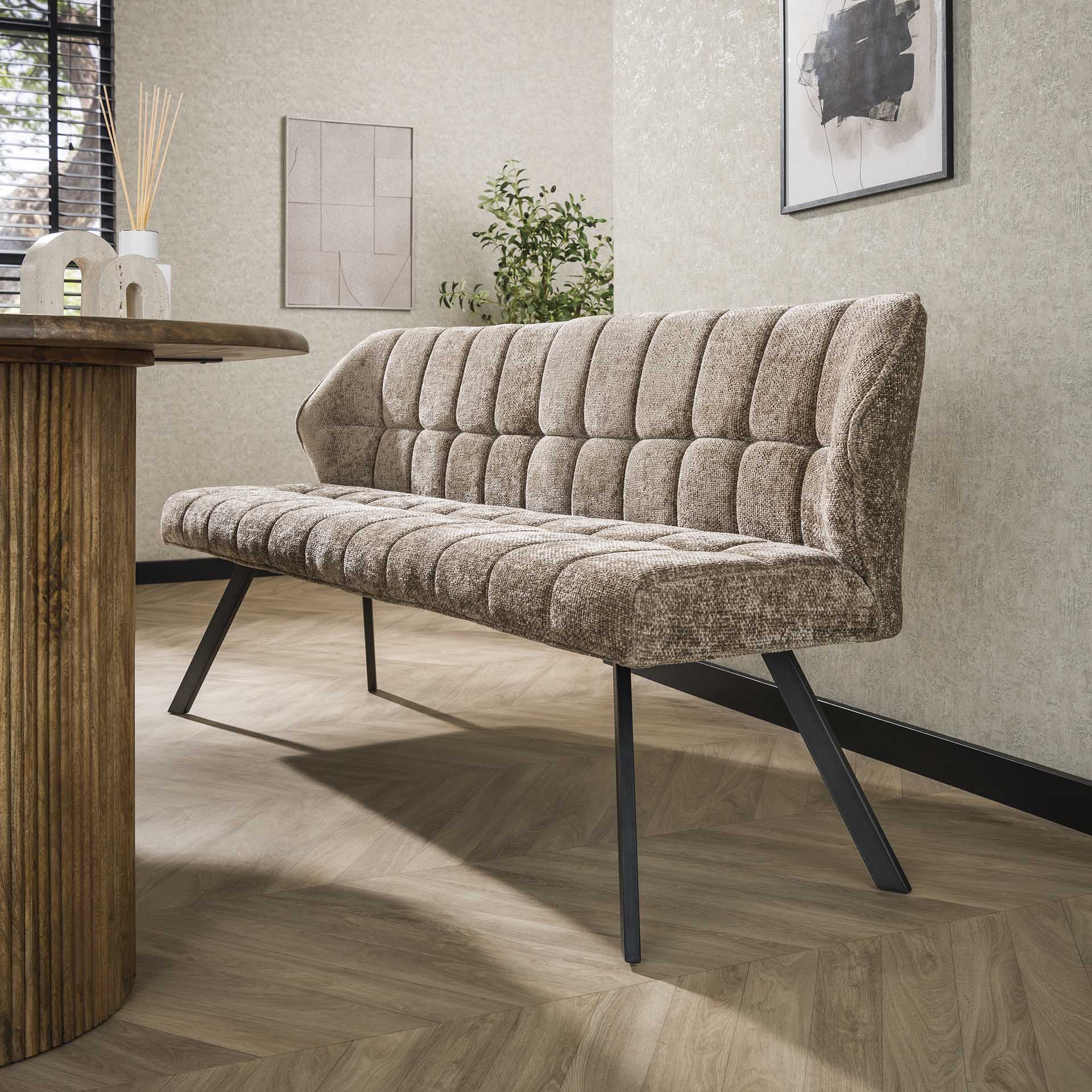 Bank – Velora Studio – Rich champagne