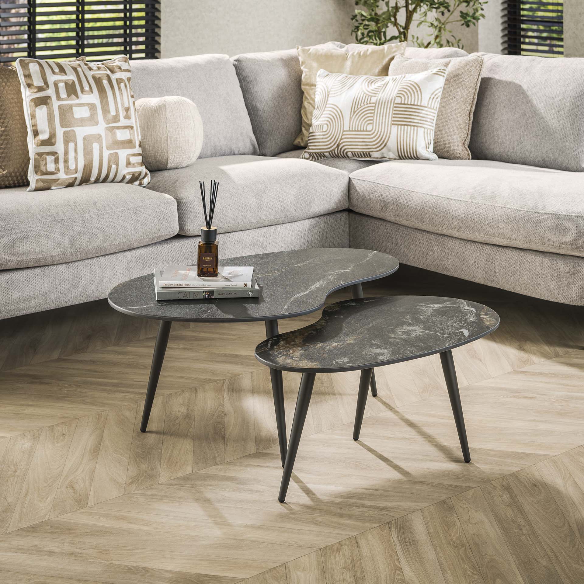 Couchtisch-Set Lonato – 2 Tische in Nierenform mit Steinoptik & Stahlgestell, 91 x 55 x 40 cm, modernes Wohnzimmerset