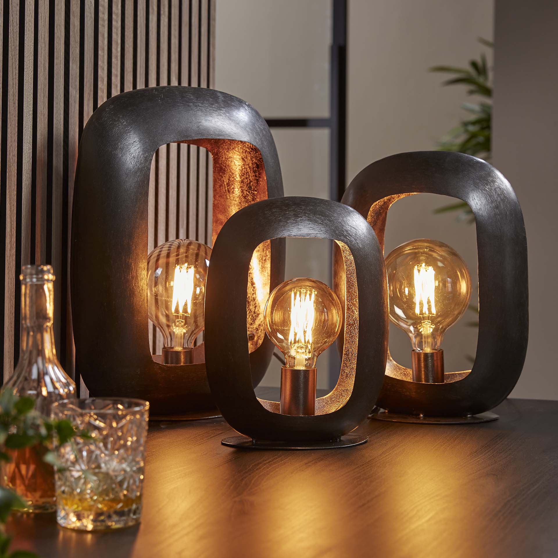Tischleuchte – Prisma Noir – Schwarz Nickel