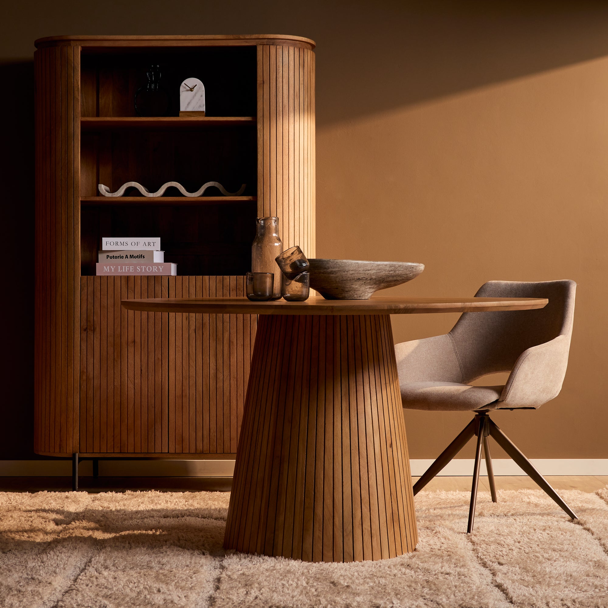 Esstisch Sole Natur Ø130x76 cm – runder Mangoholz Tisch mit Lamellenfuß, stilvoll & zeitlos