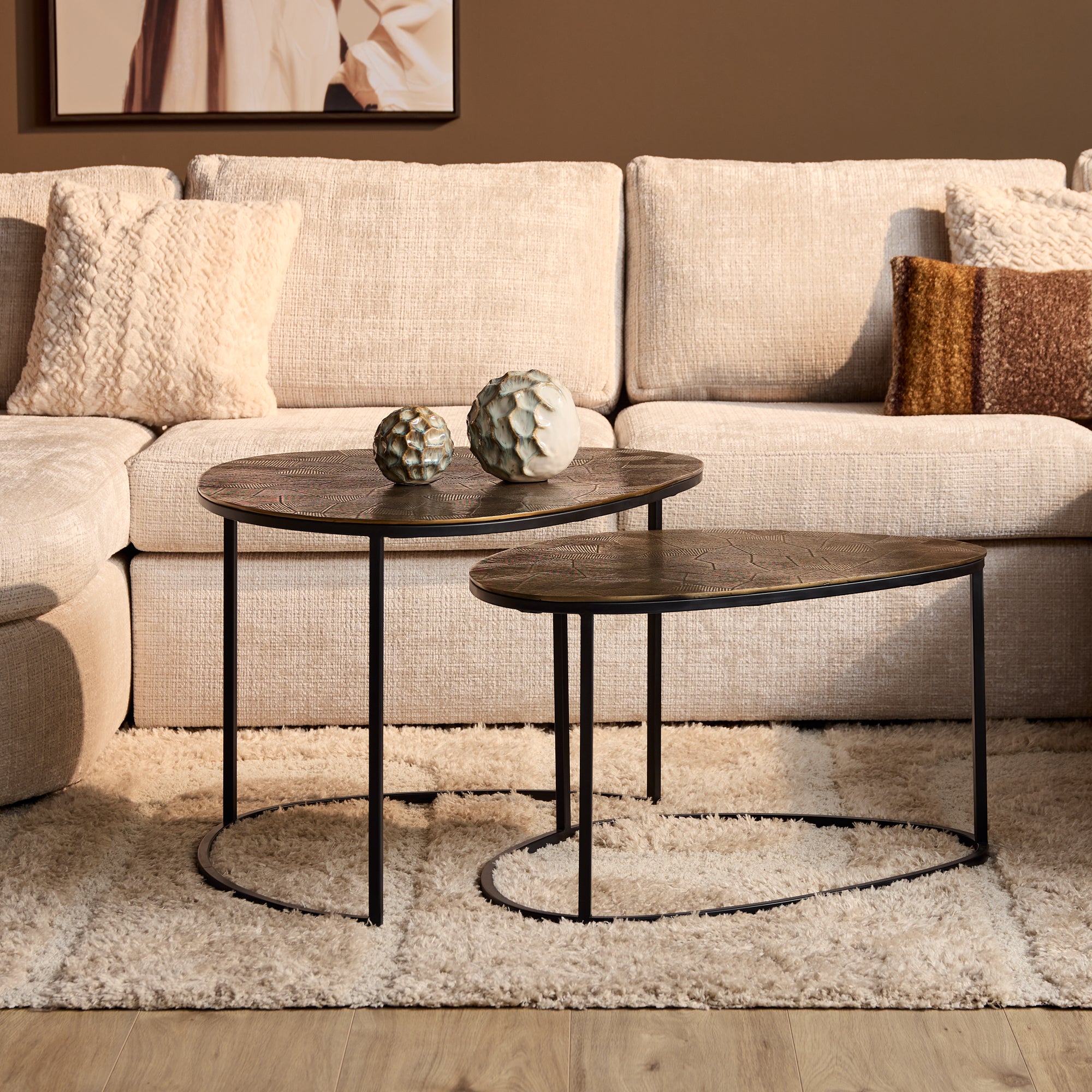 Couchtisch-Set Fontain – 2 organische Tische aus Aluminium mit modernem Metallgestell, 90 x 65 x 50 cm & 70 x 55 x 40 cm